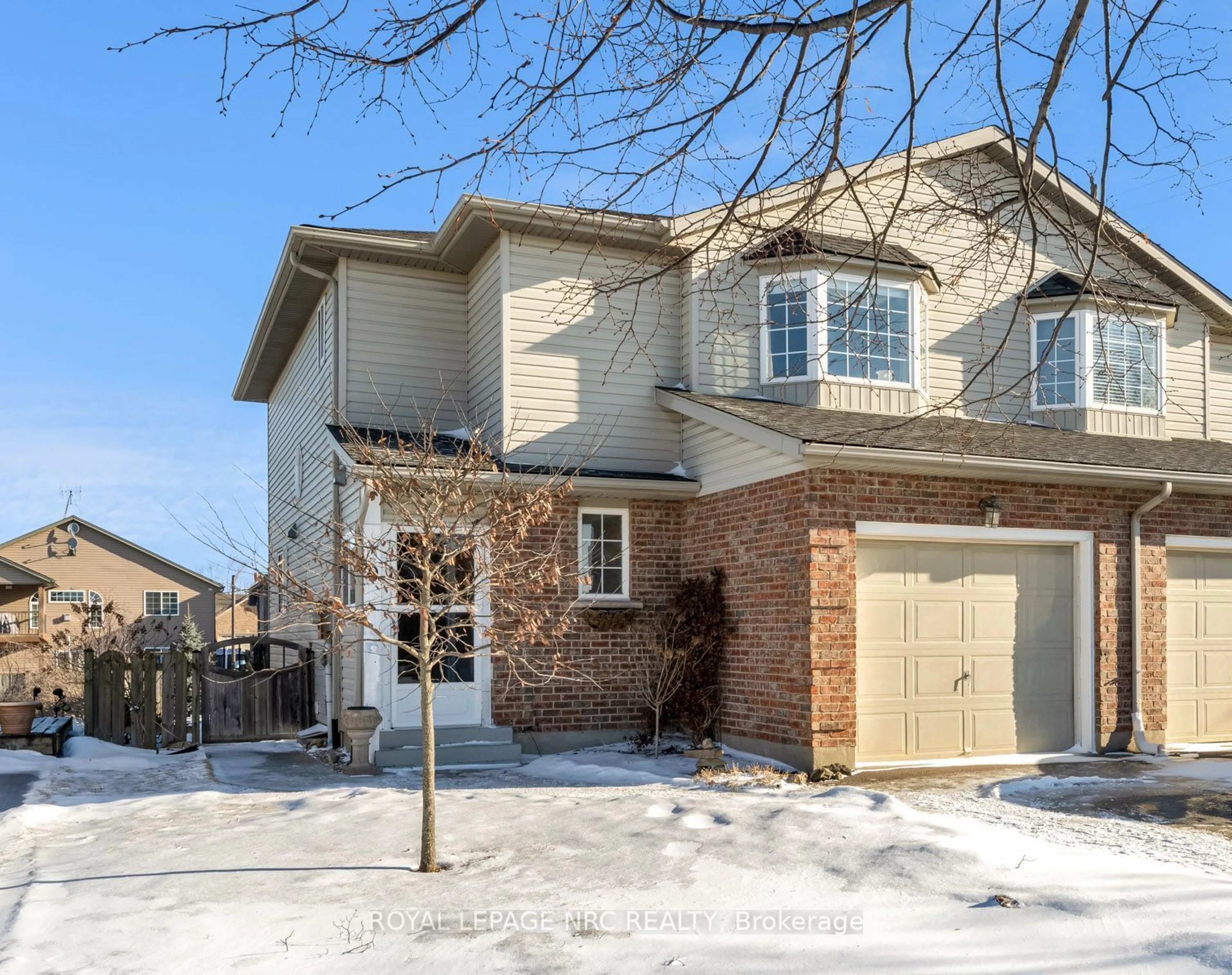 Home with brick exterior material, street for 9 Waterview Crt, Welland Ontario L3C 4R7