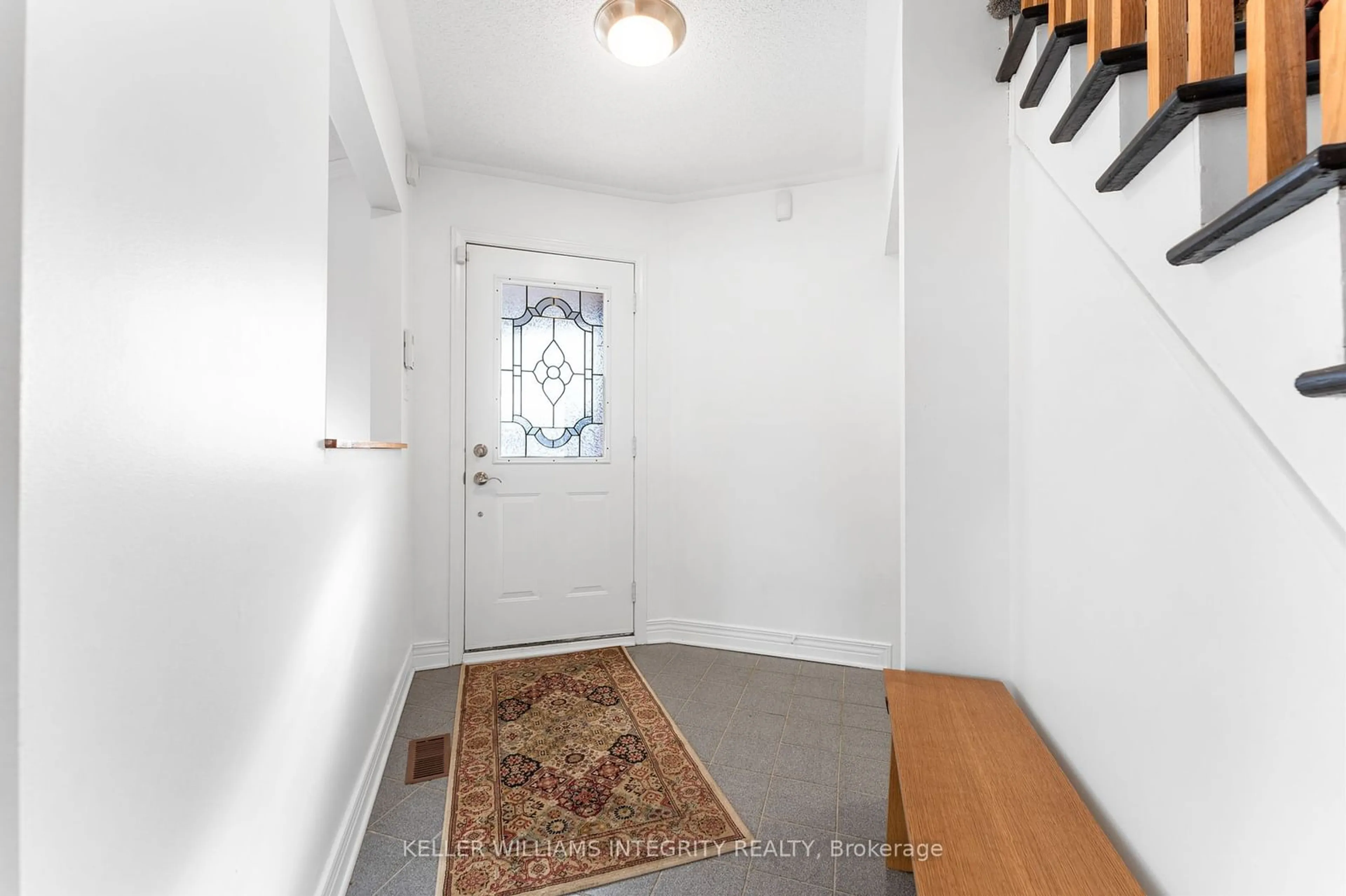 Indoor entryway for 7 Masonbrook St, Barrhaven Ontario K2J 4C4