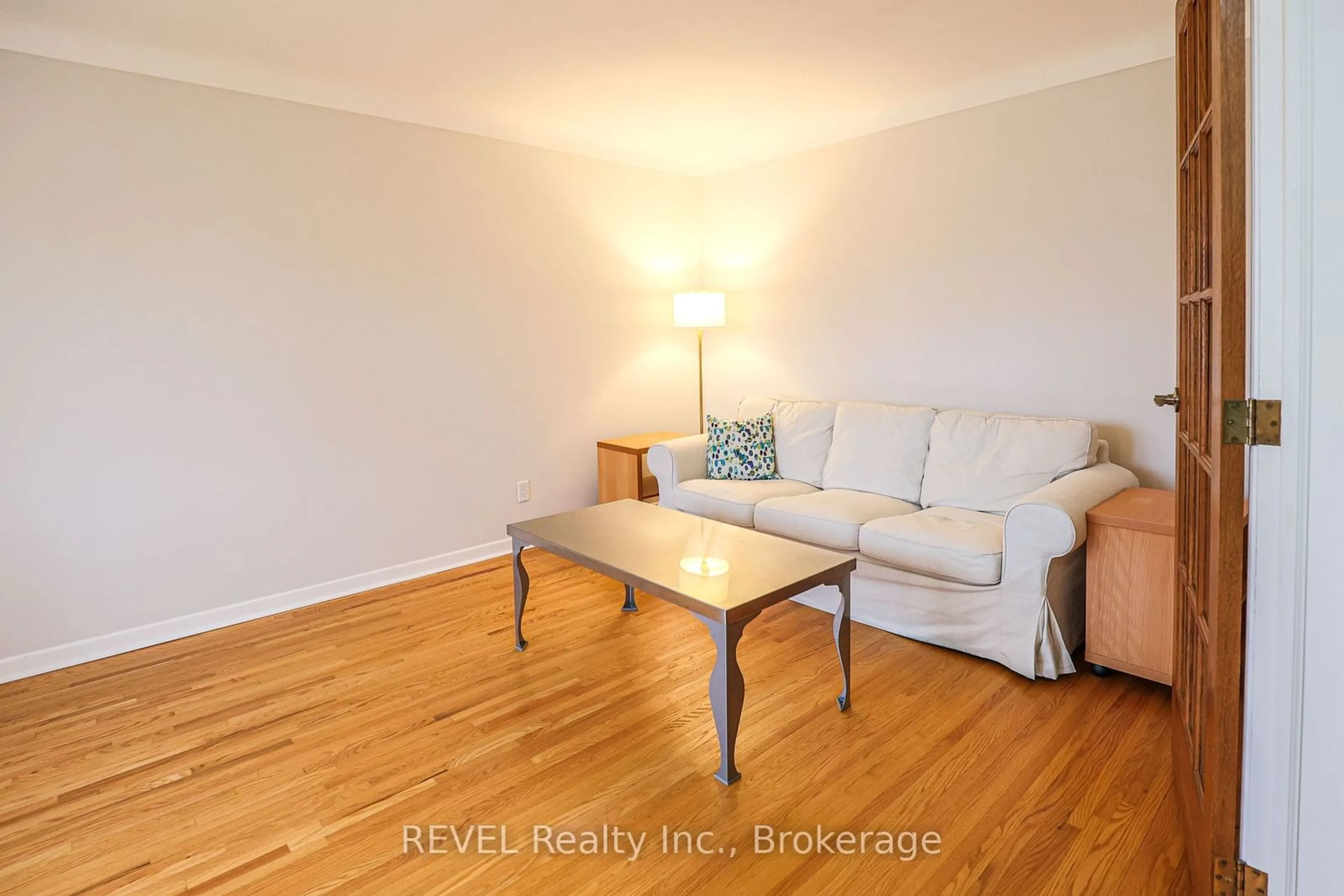 Living room with furniture, wood/laminate floor for 58 Highcourt Cres, St. Catharines Ontario L2M 3M6