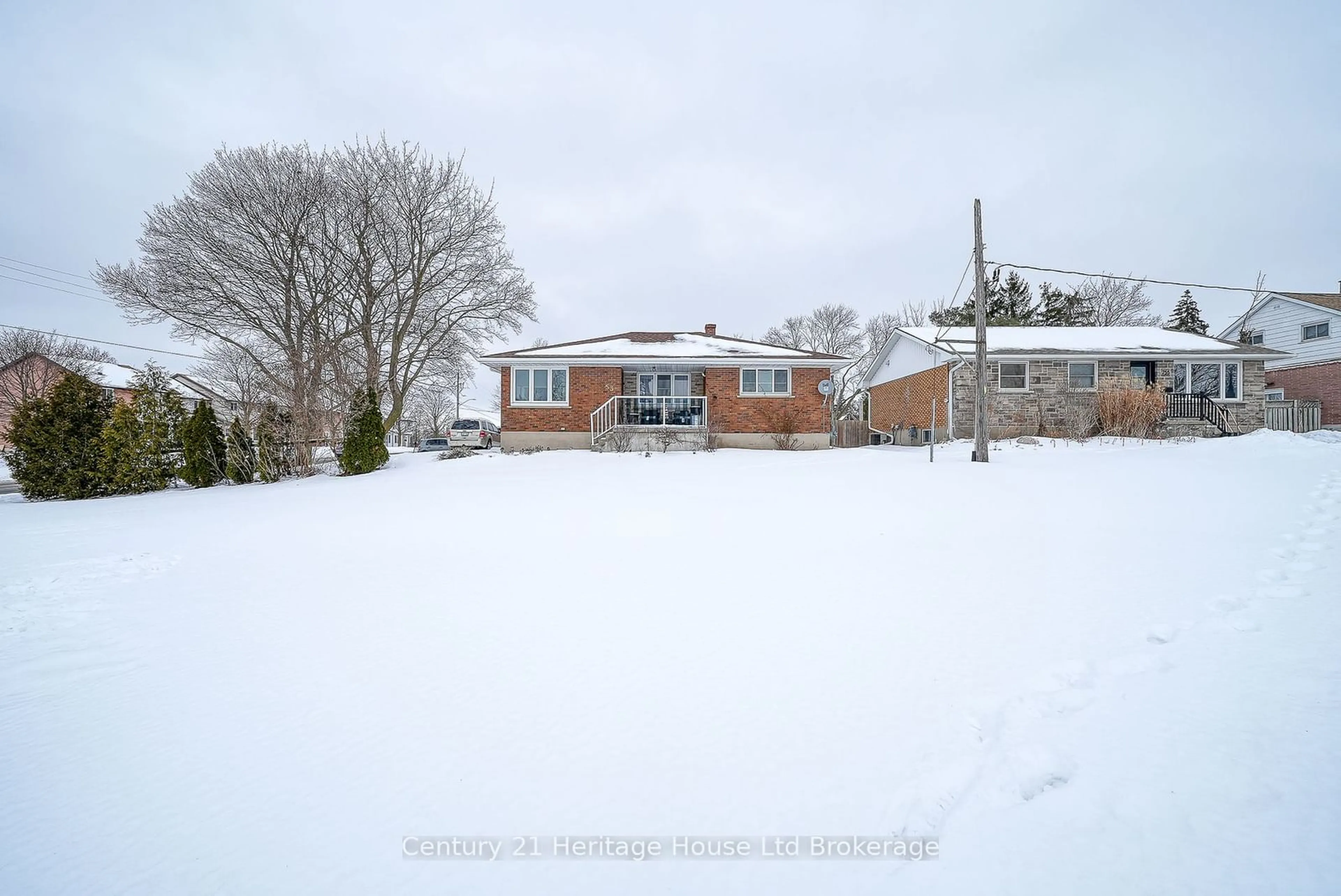 A pic from outside/outdoor area/front of a property/back of a property/a pic from drone, street for 753 Parkinson Rd, Woodstock Ontario N4S 2P1