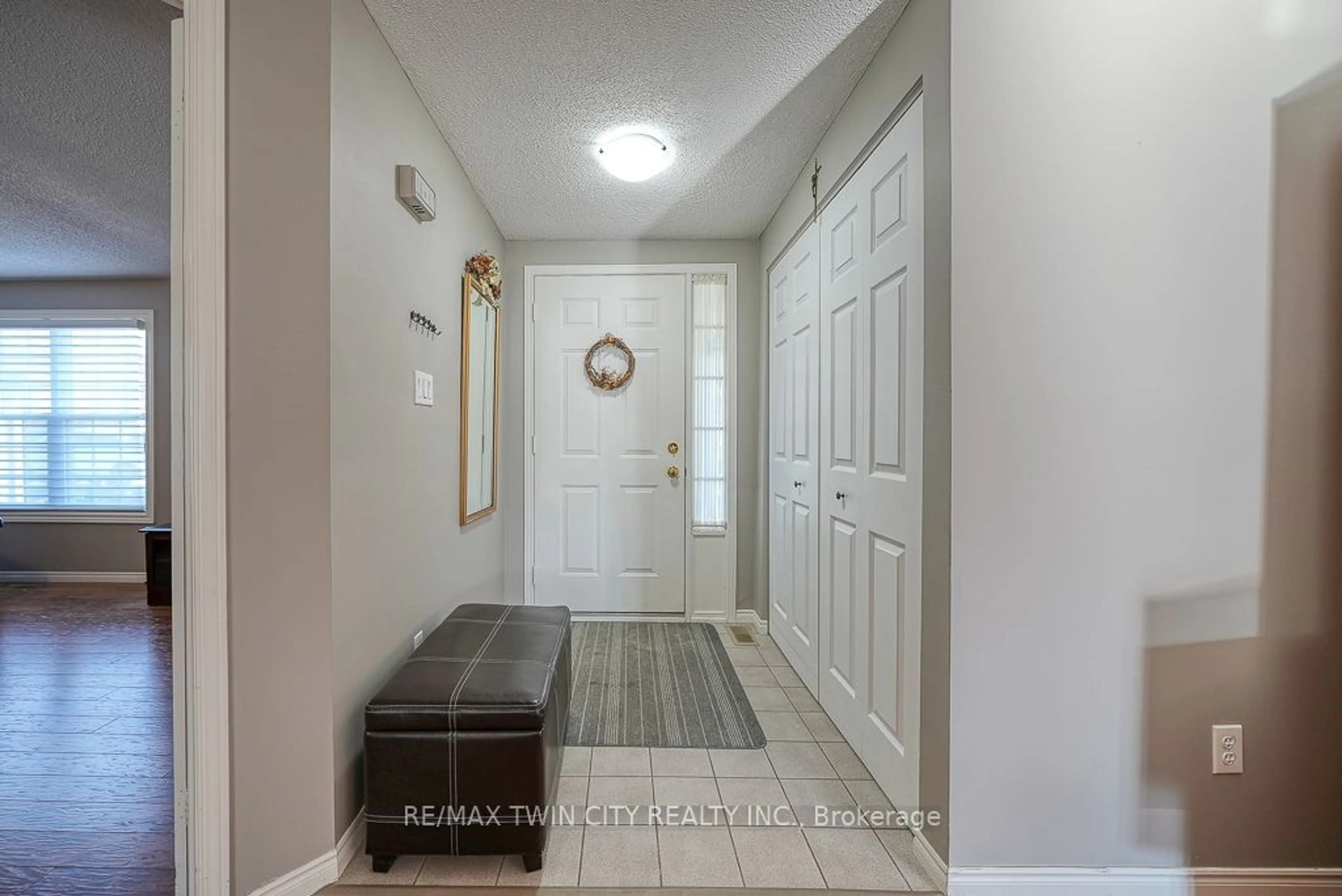 Indoor entryway for 16 Garden Pl, Wilmot Ontario N3A 2E6