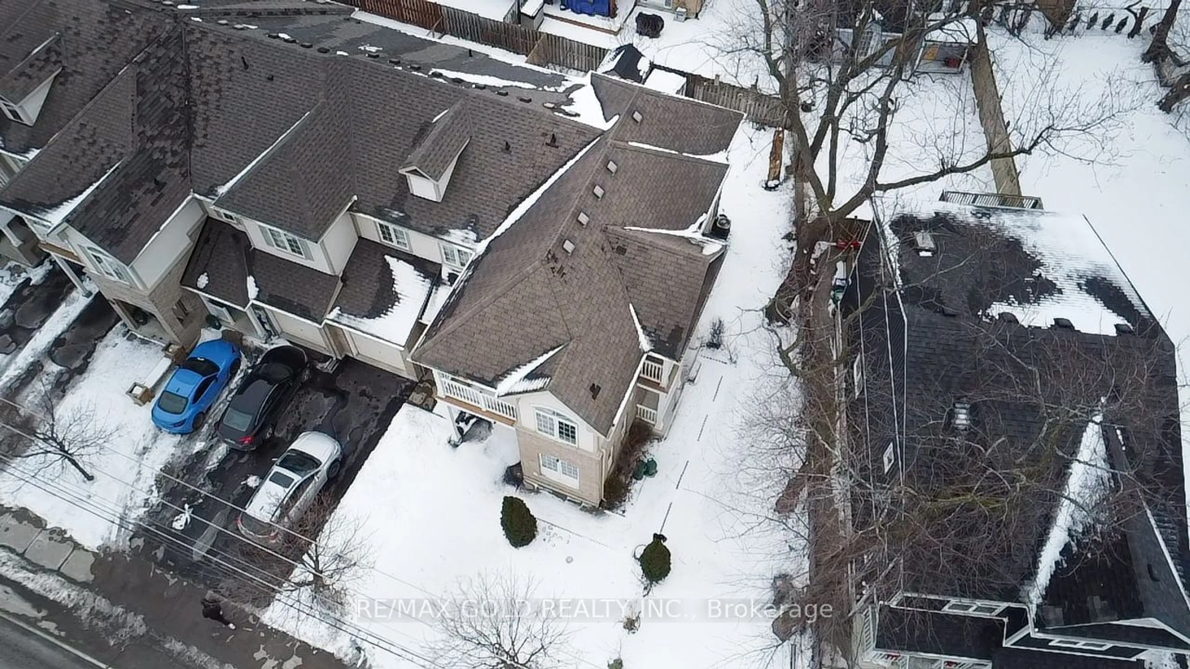 A pic from outside/outdoor area/front of a property/back of a property/a pic from drone, street for 78 Bunting Rd, St. Catharines Ontario L2P 3G9