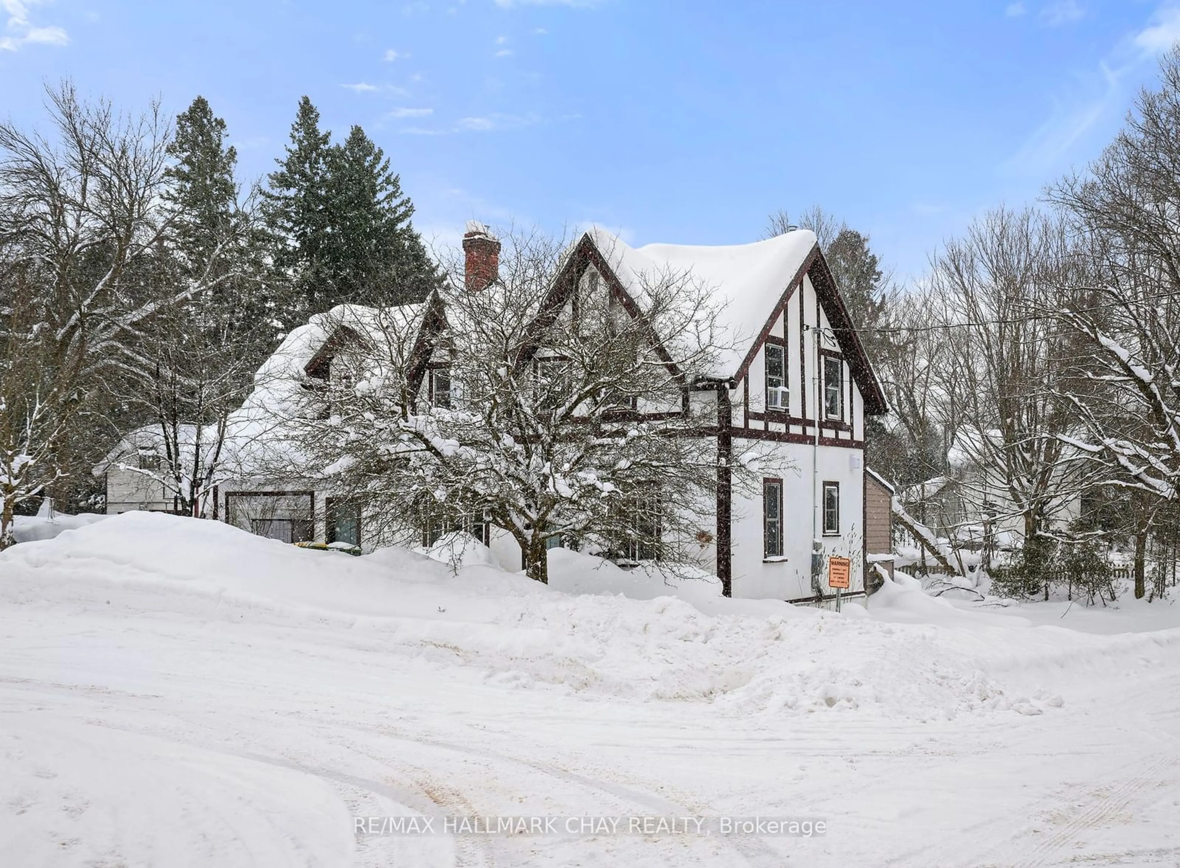 A pic from outside/outdoor area/front of a property/back of a property/a pic from drone, street for 30 Hill St, Grey Highlands Ontario N0C 1E0