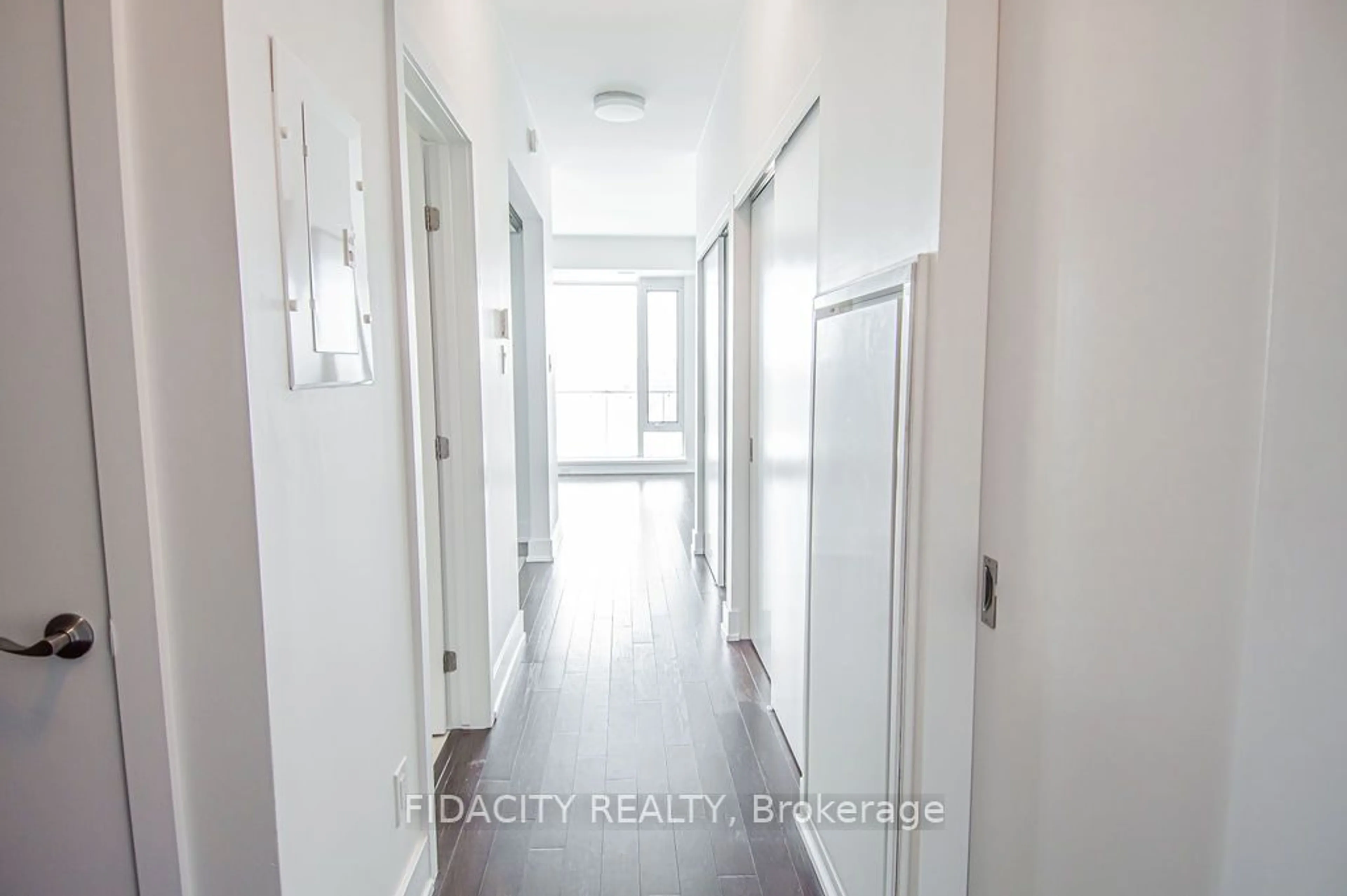 Indoor entryway for 88 Richmond Rd #810, Westboro - Hampton Park Ontario K1Z 0B1