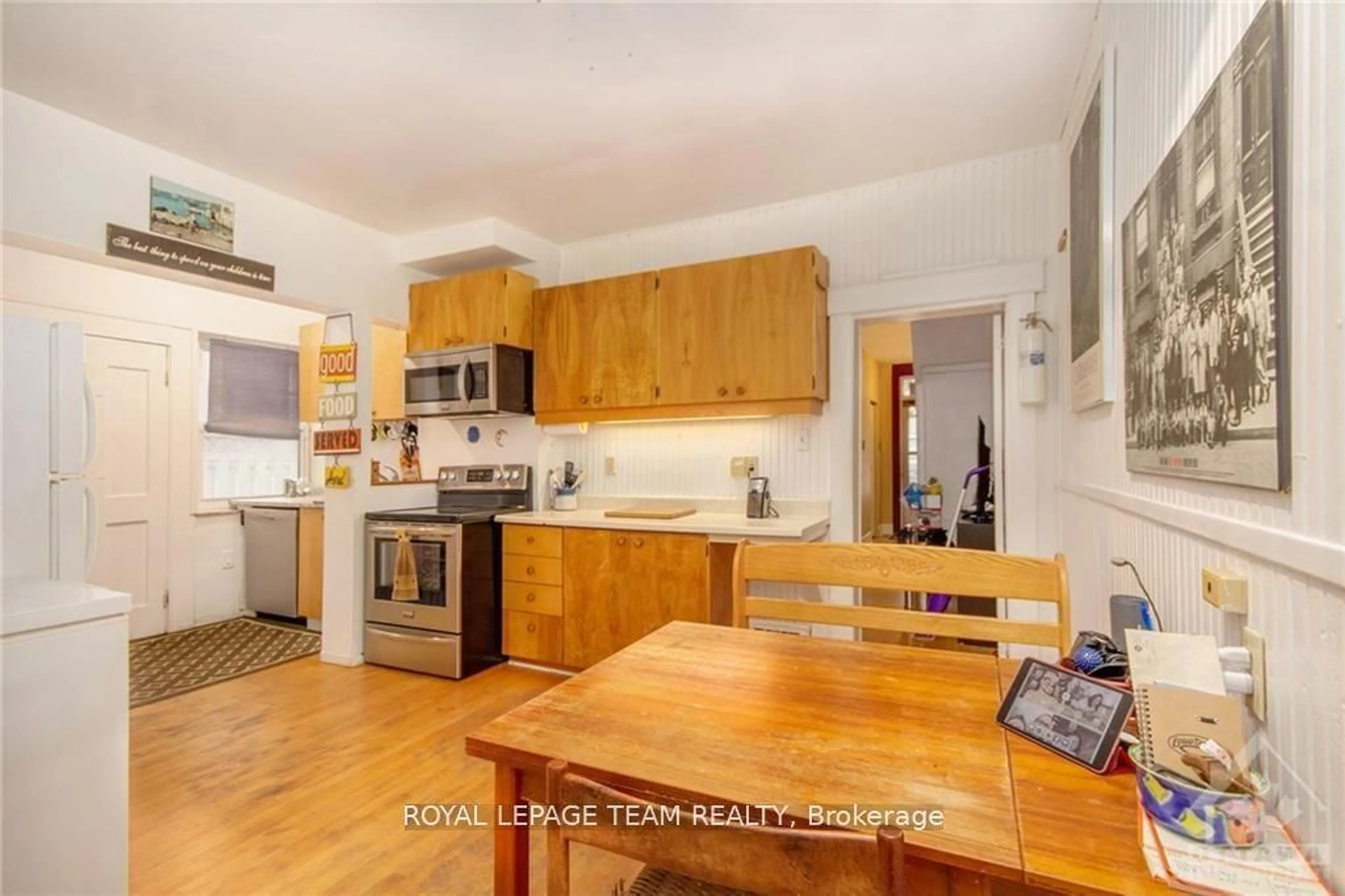 Standard kitchen, wood/laminate floor for 161 Hinchey Ave, West Centre Town Ontario K1Y 1L5