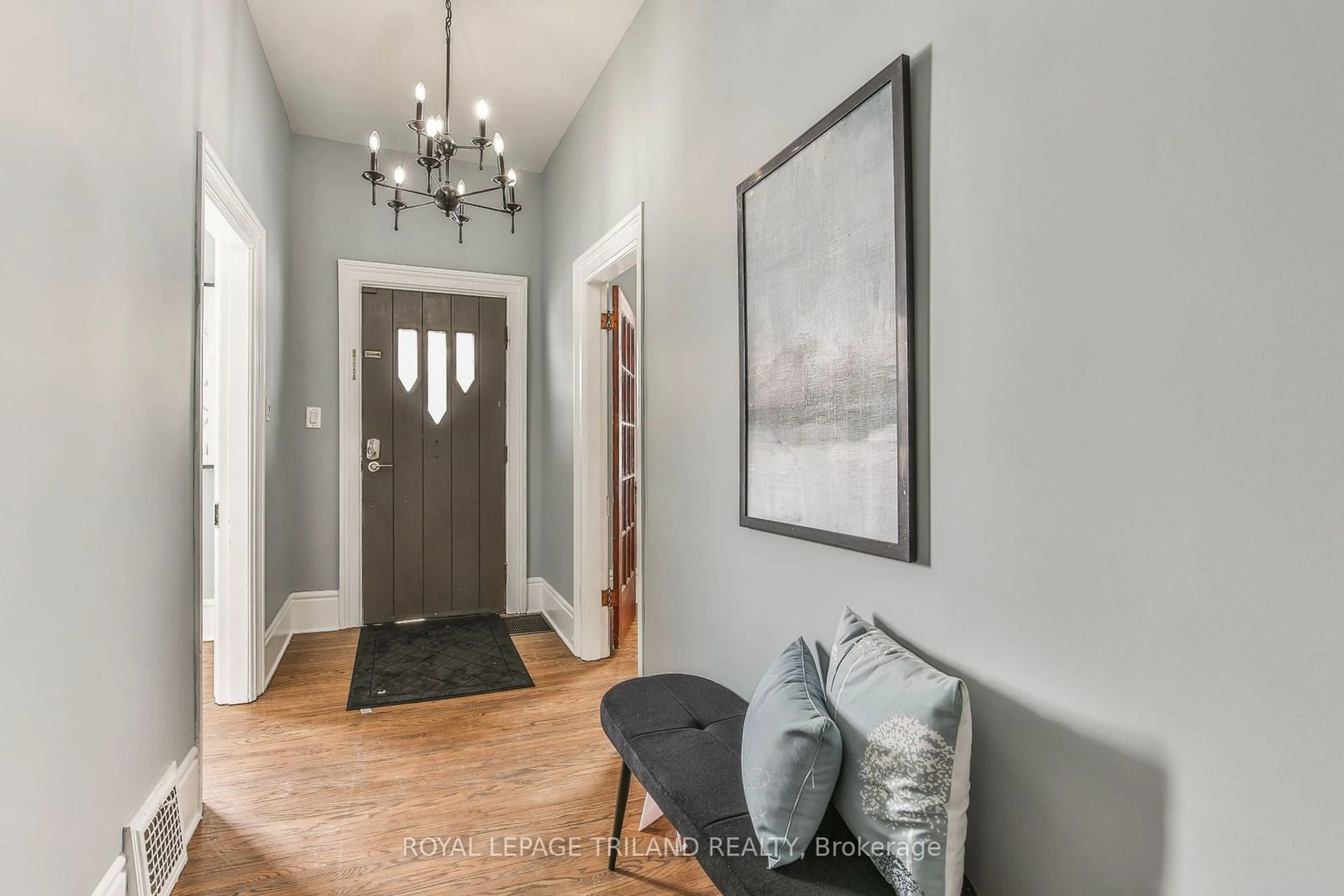 Indoor entryway for 602 CENTRAL Ave, London Ontario N6B 2G4