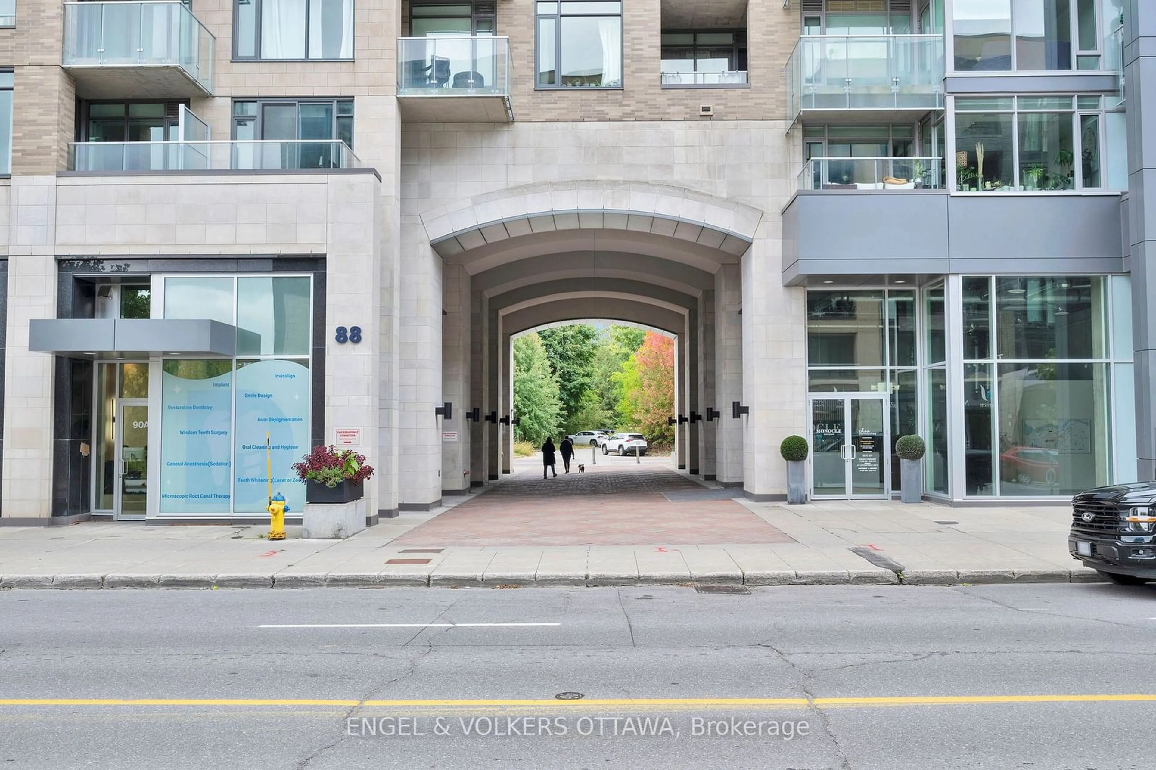 Indoor foyer for 88 Richmond Rd #203, Westboro - Hampton Park Ontario K1Z 0B1