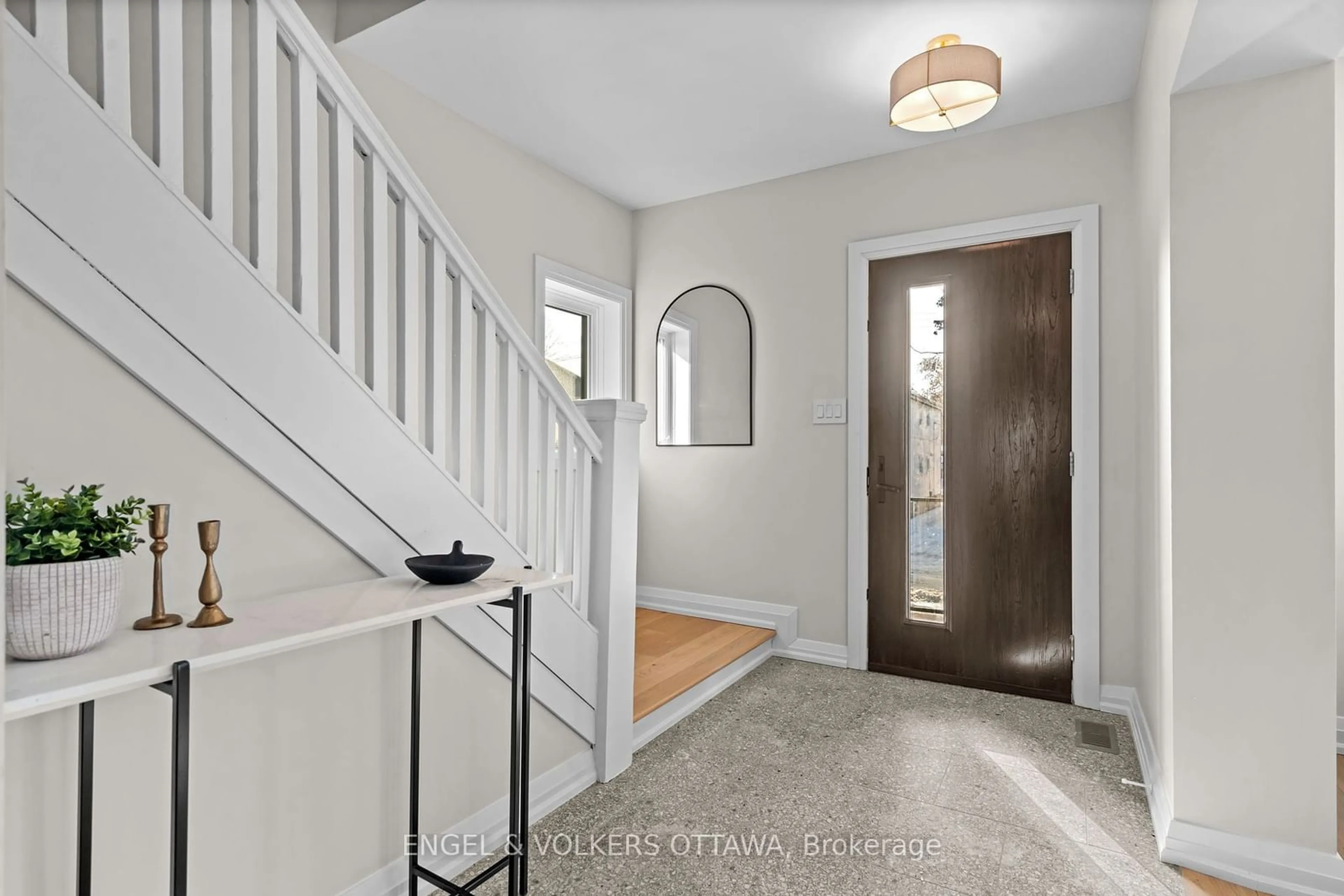 Indoor entryway for 51 Ross Ave, Tunneys Pasture and Ottawa West Ontario K1Y 0N4