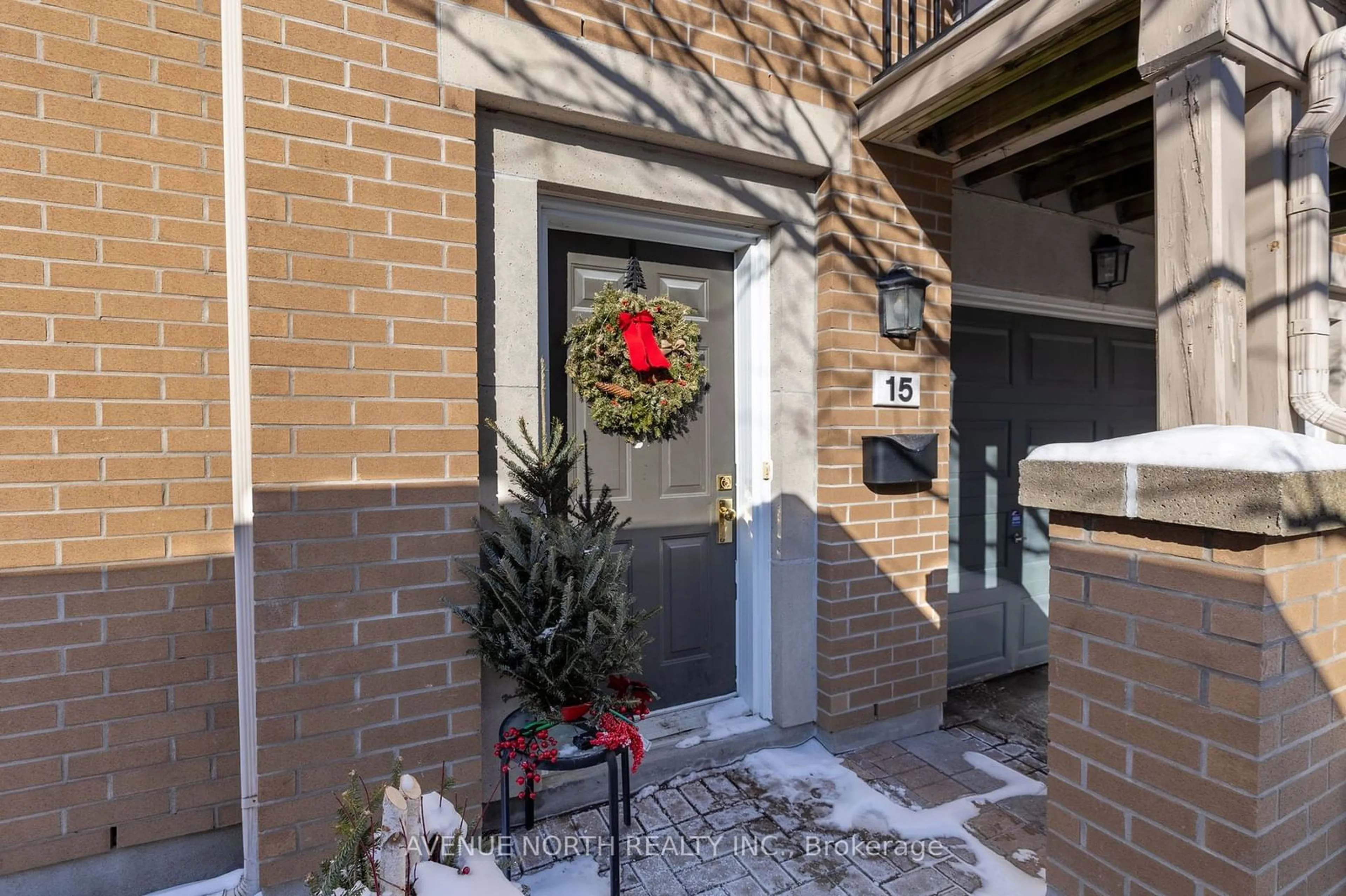 Indoor entryway for 15 Panorama Private St, Tunneys Pasture and Ottawa West Ontario K1Y 4X1