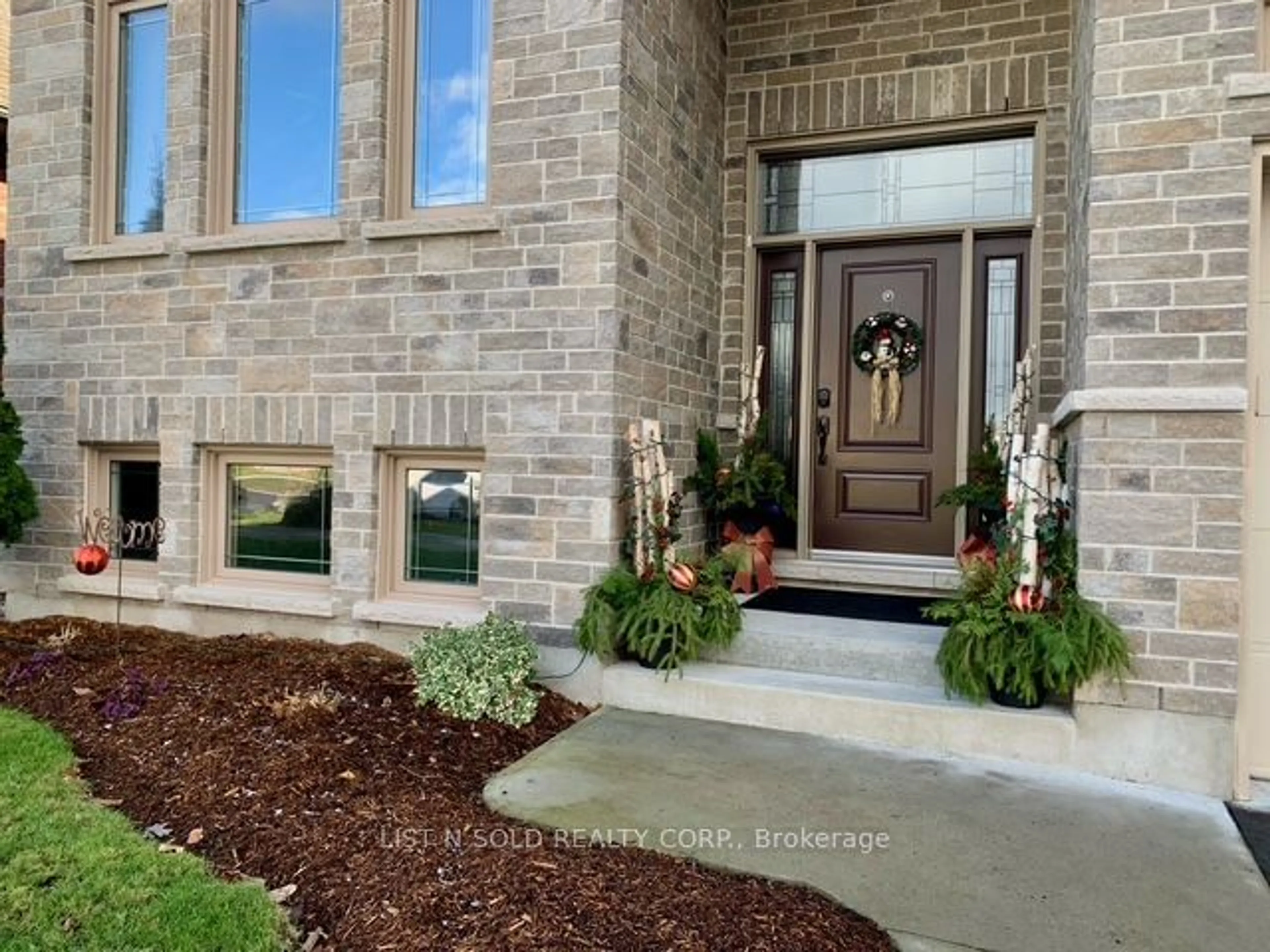 Indoor entryway for 892 ROSHAN Dr, Kingston Ontario K7P 0B1