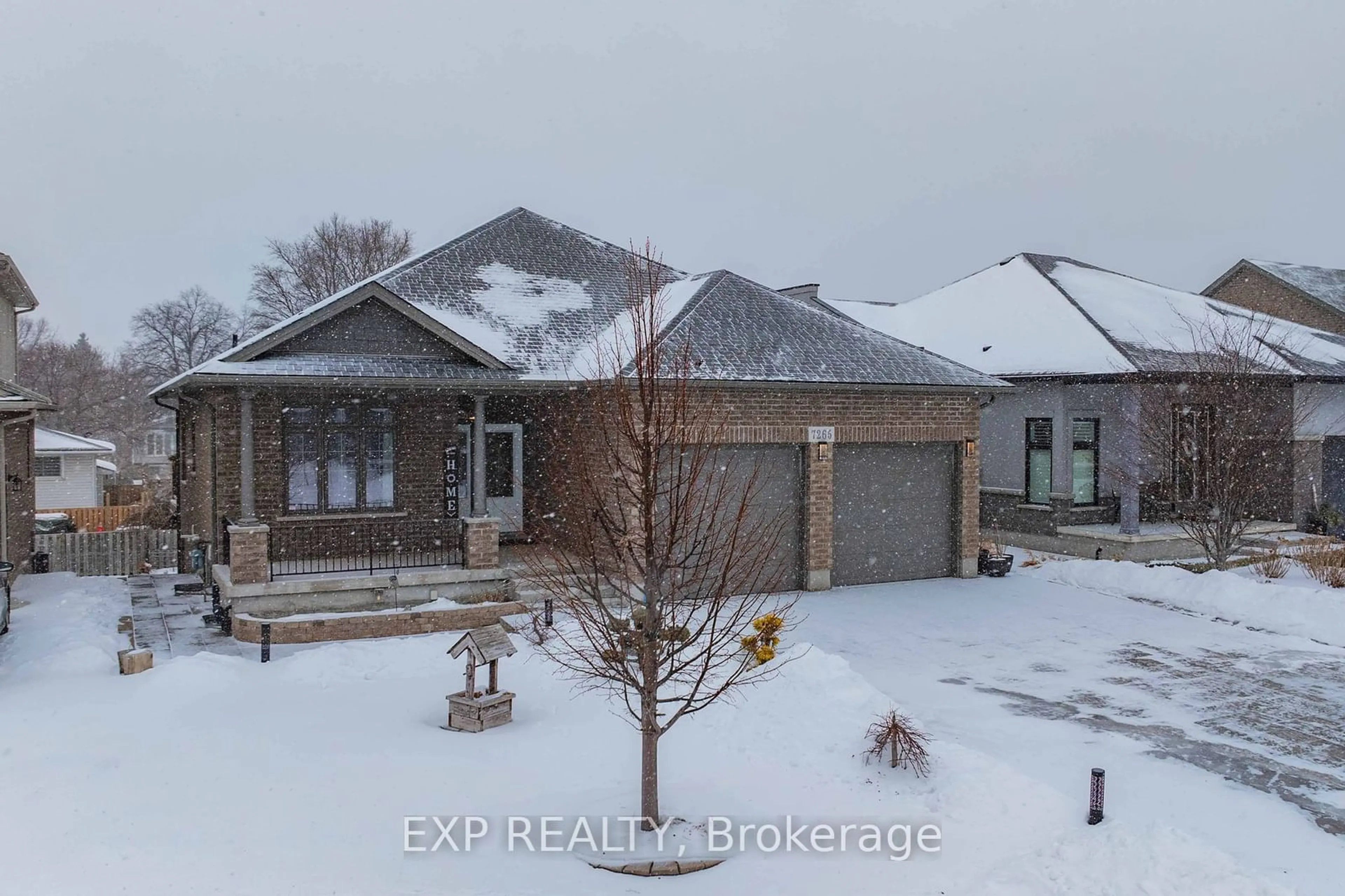 A pic from outside/outdoor area/front of a property/back of a property/a pic from drone, street for 7265 Optimist Lane, Niagara Falls Ontario L2E 0B3