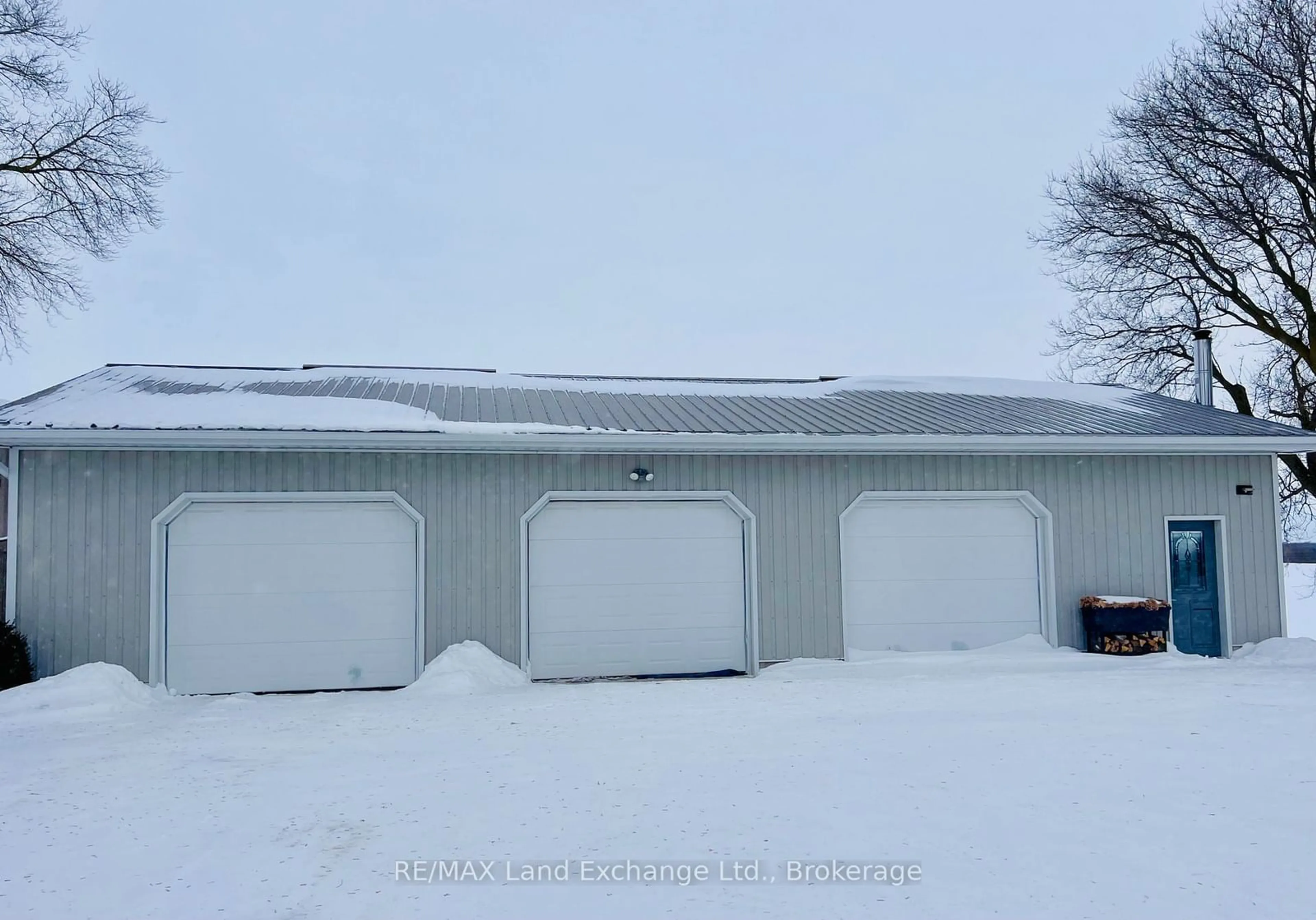 Indoor garage for 42614 Orange Hill Rd, Morris-Turnberry Ontario N0G 1G0