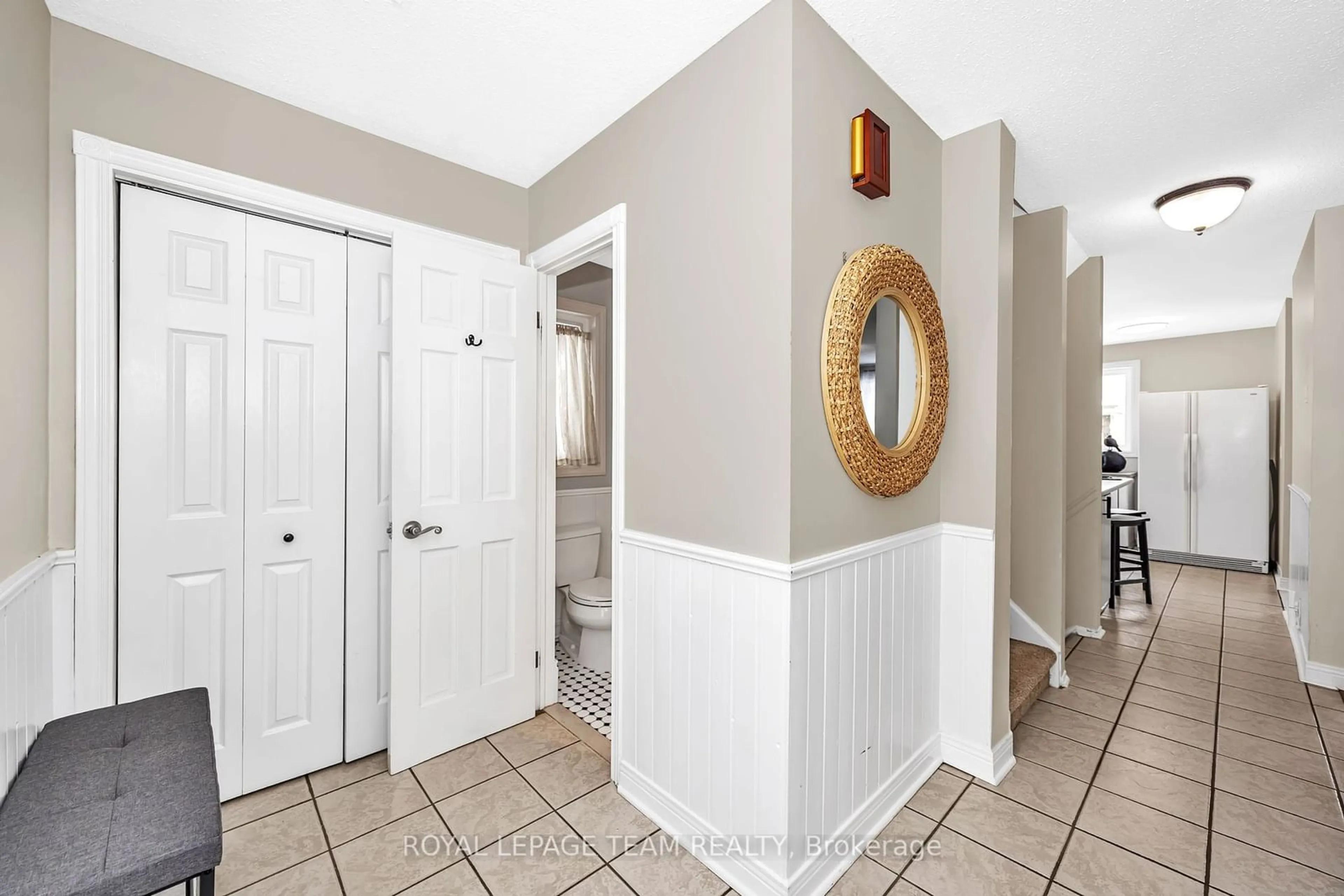 Indoor entryway for 47 Exeter Dr, Barrhaven Ontario K2J 1Z9