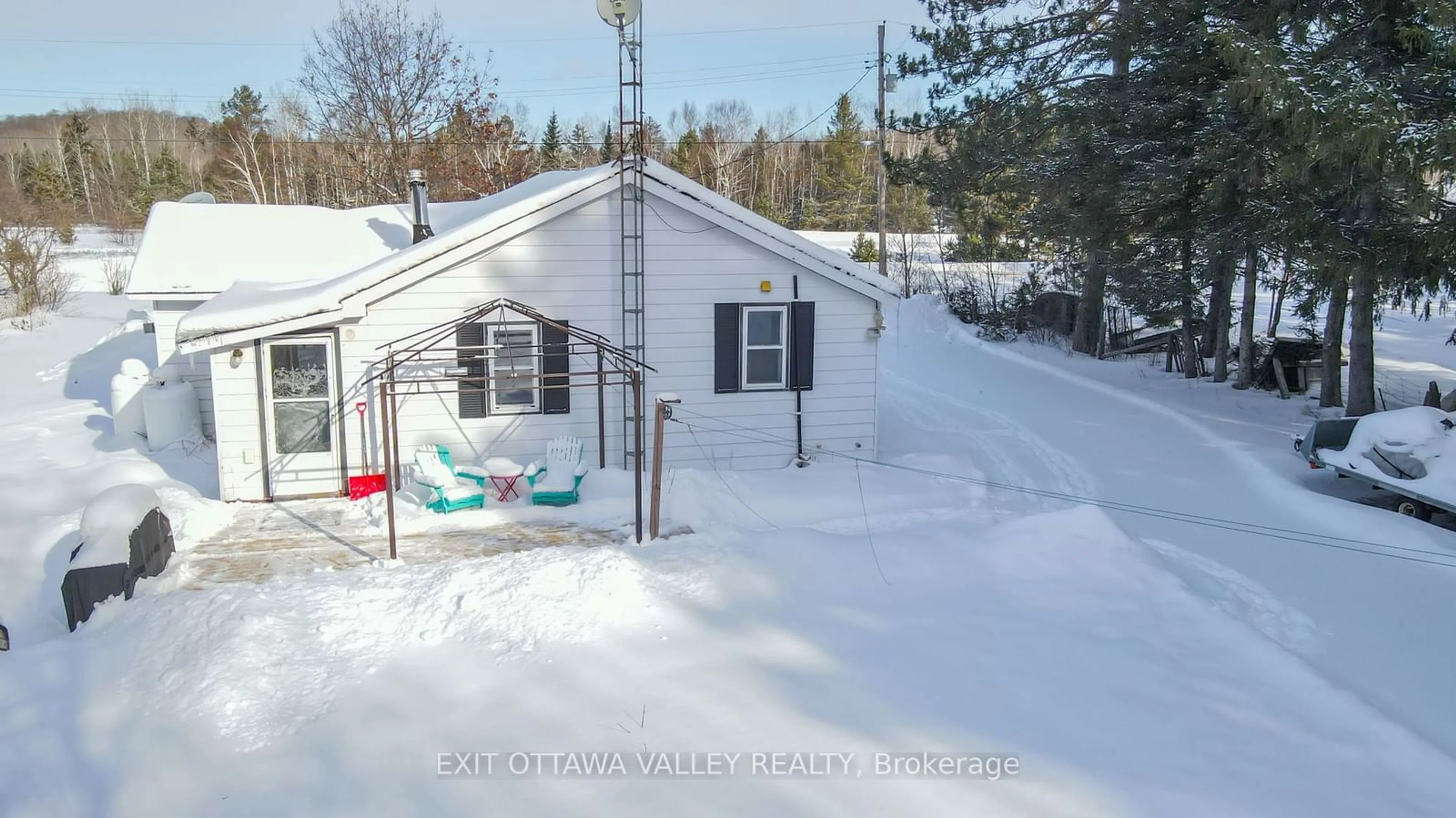 A pic from outside/outdoor area/front of a property/back of a property/a pic from drone, street for 51 Major Lake Rd, South Algonquin Ontario K0J 2C0