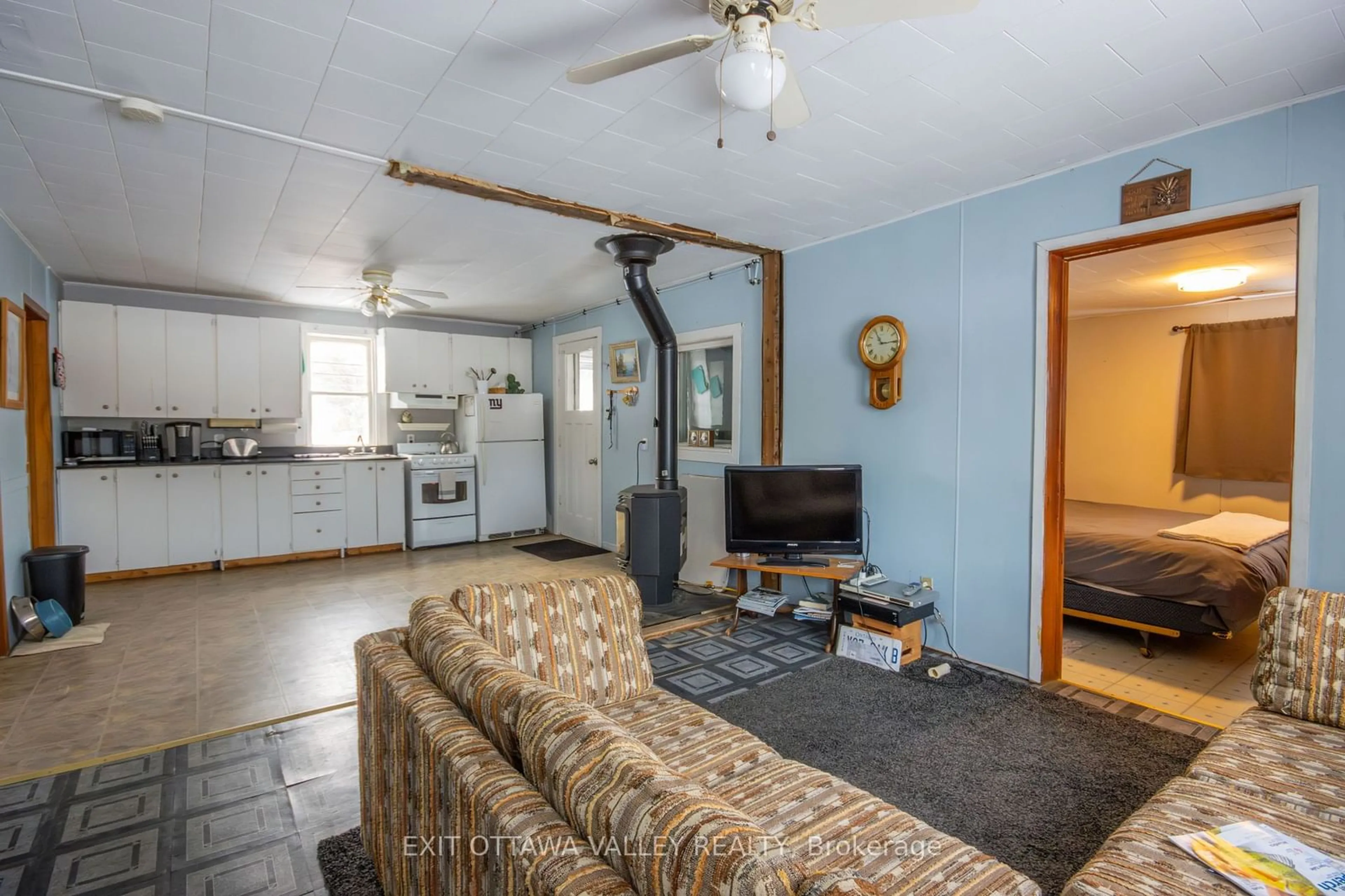 Living room with furniture, unknown for 51 Major Lake Rd, South Algonquin Ontario K0J 2C0