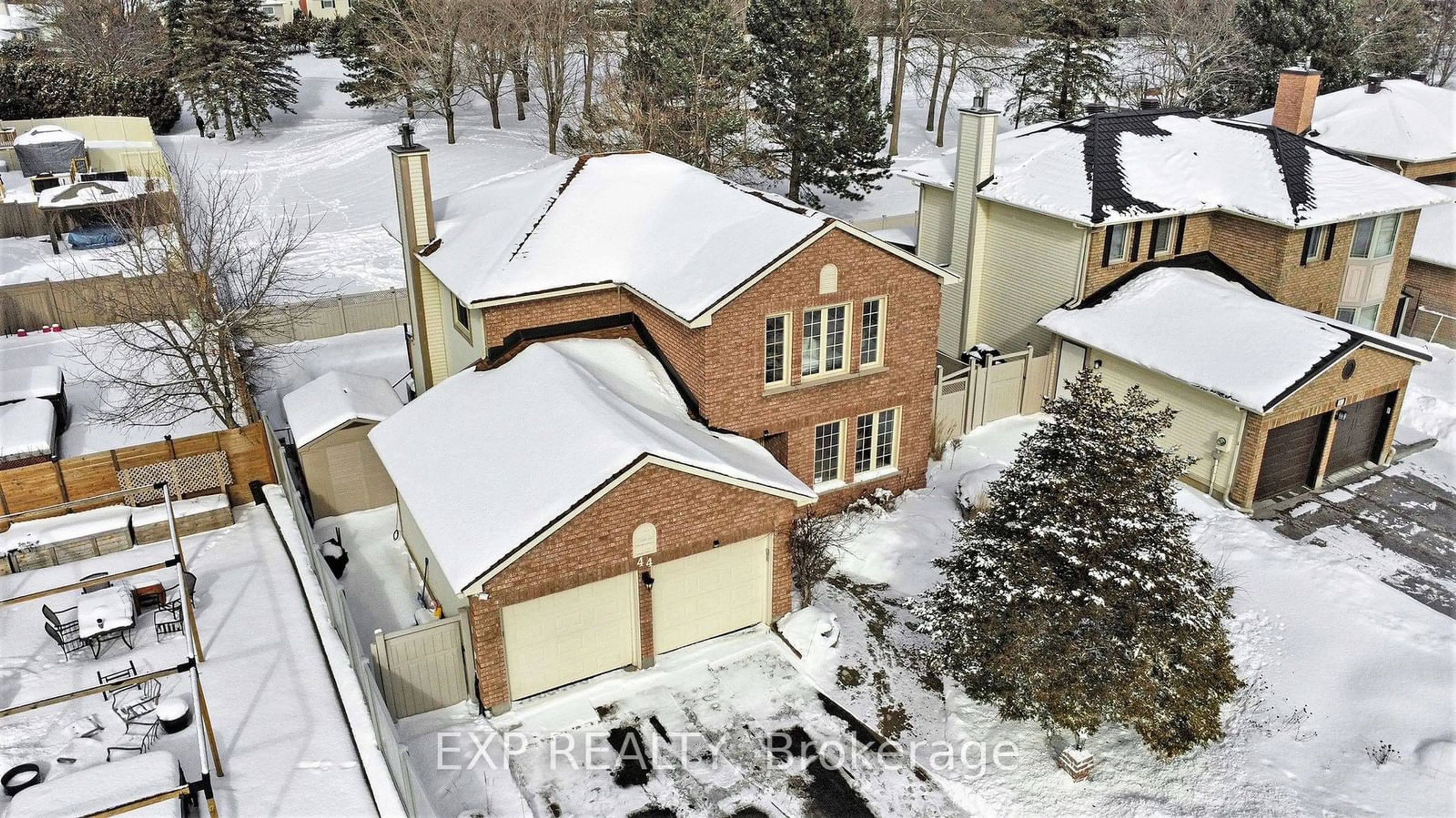 A pic from outside/outdoor area/front of a property/back of a property/a pic from drone, street for 44 Huntsman Cres, Kanata Ontario K2M 1C4