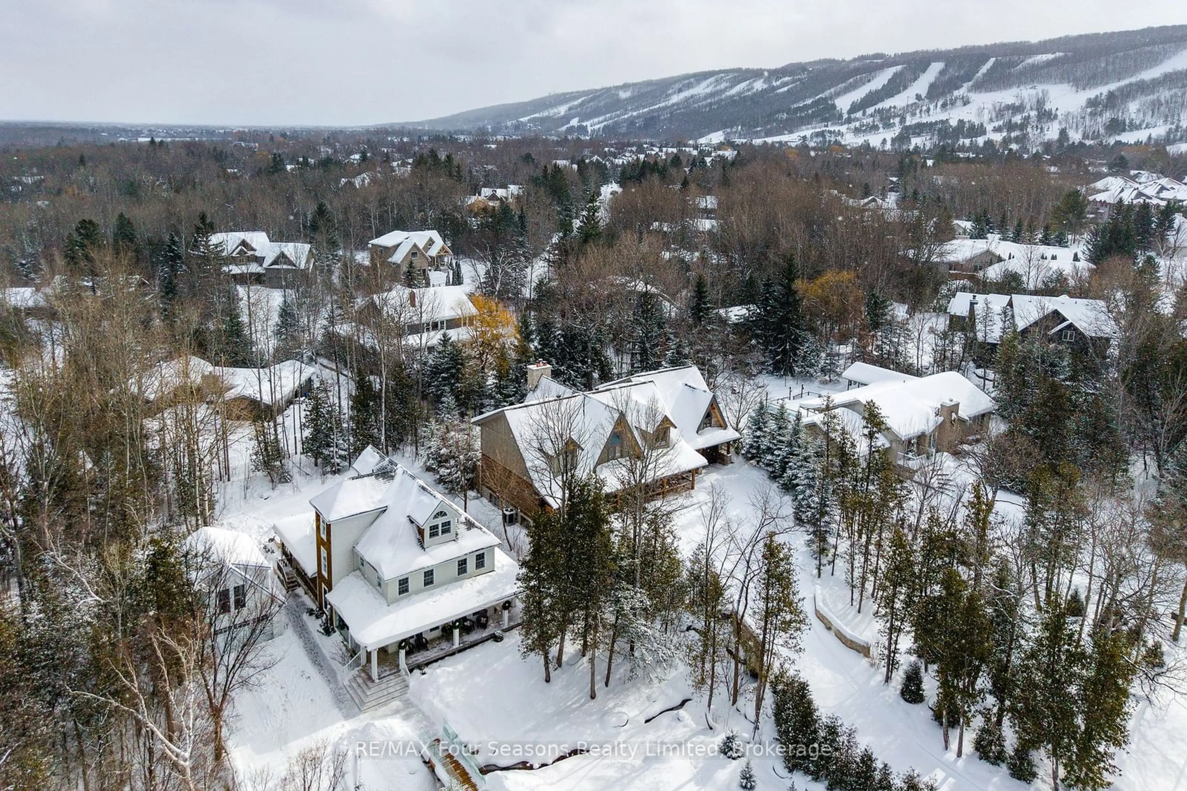 A pic from outside/outdoor area/front of a property/back of a property/a pic from drone, mountain view for 141 Aspen Way, Blue Mountains Ontario L9Y 0S7