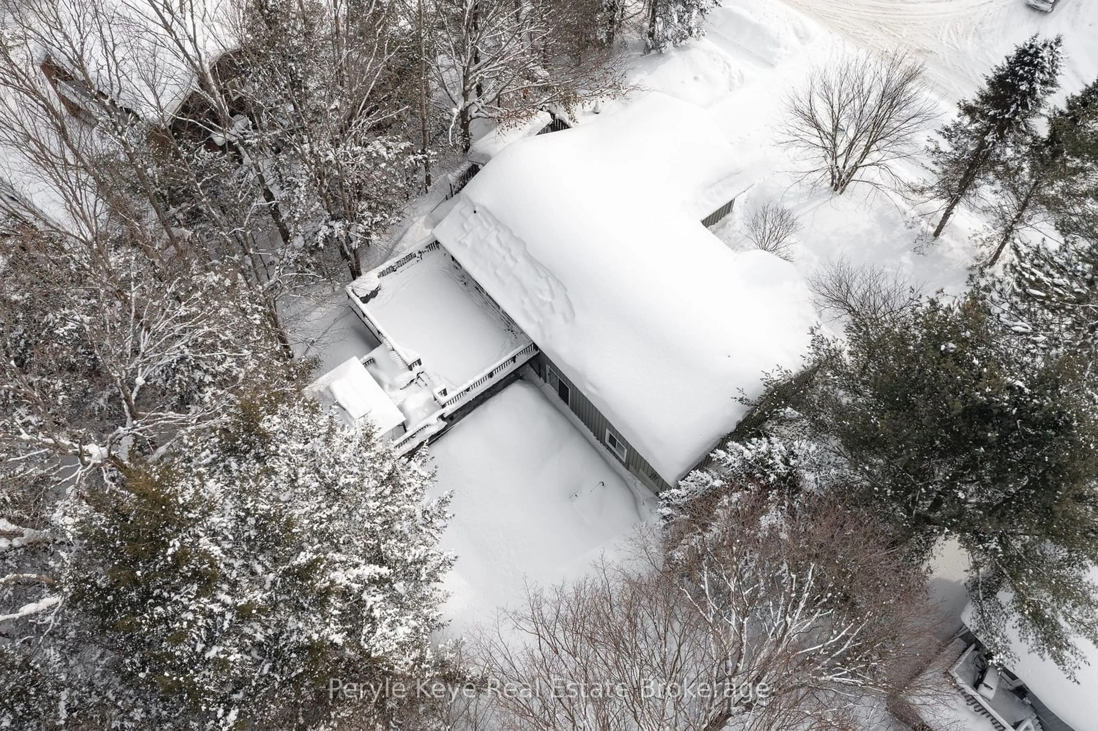 A pic from outside/outdoor area/front of a property/back of a property/a pic from drone, unknown for 33 Meadow Heights Dr, Bracebridge Ontario P1L 1A2