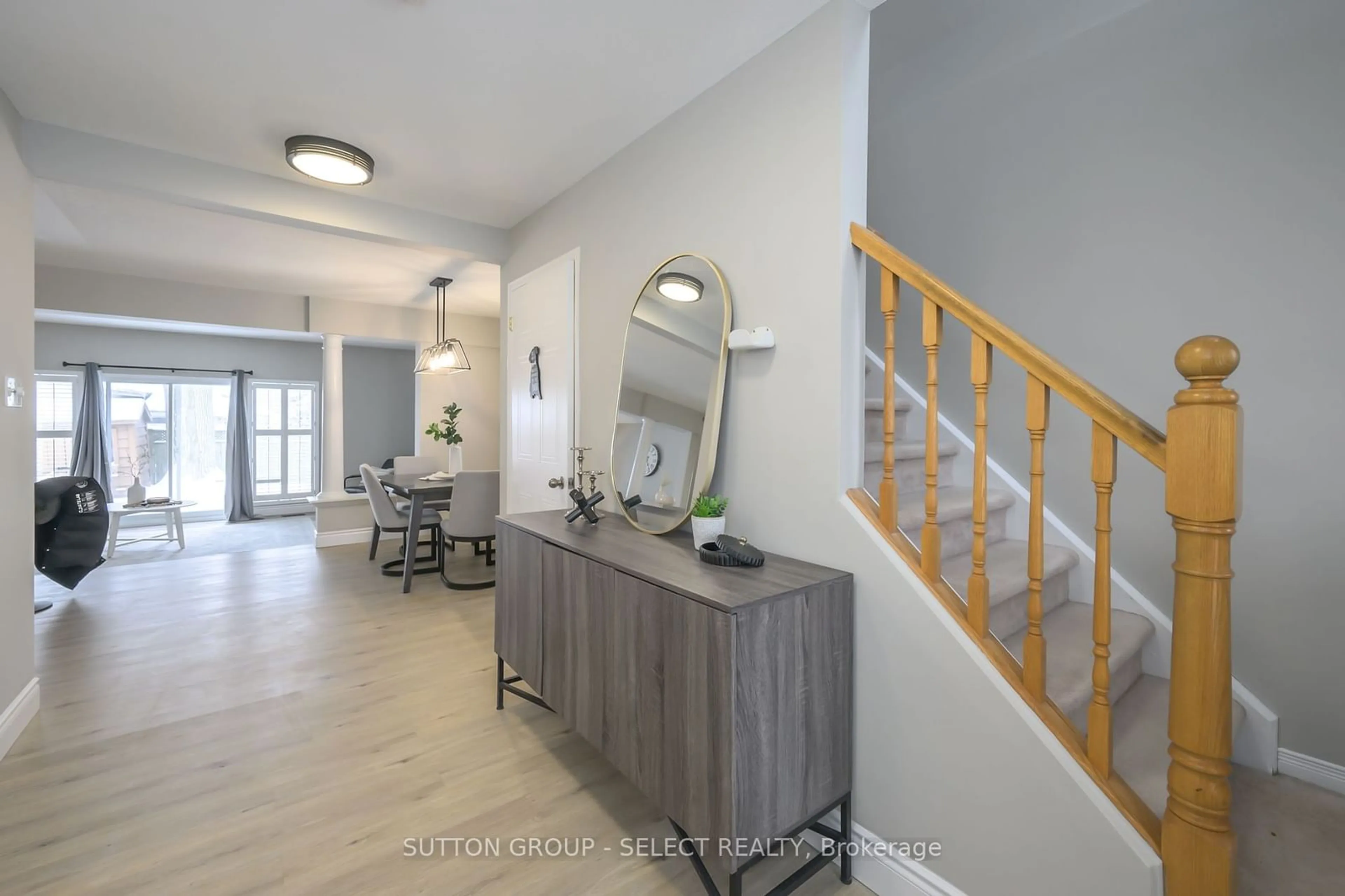 Indoor entryway for 91 Rossmore Crt, London Ontario N6C 6B7