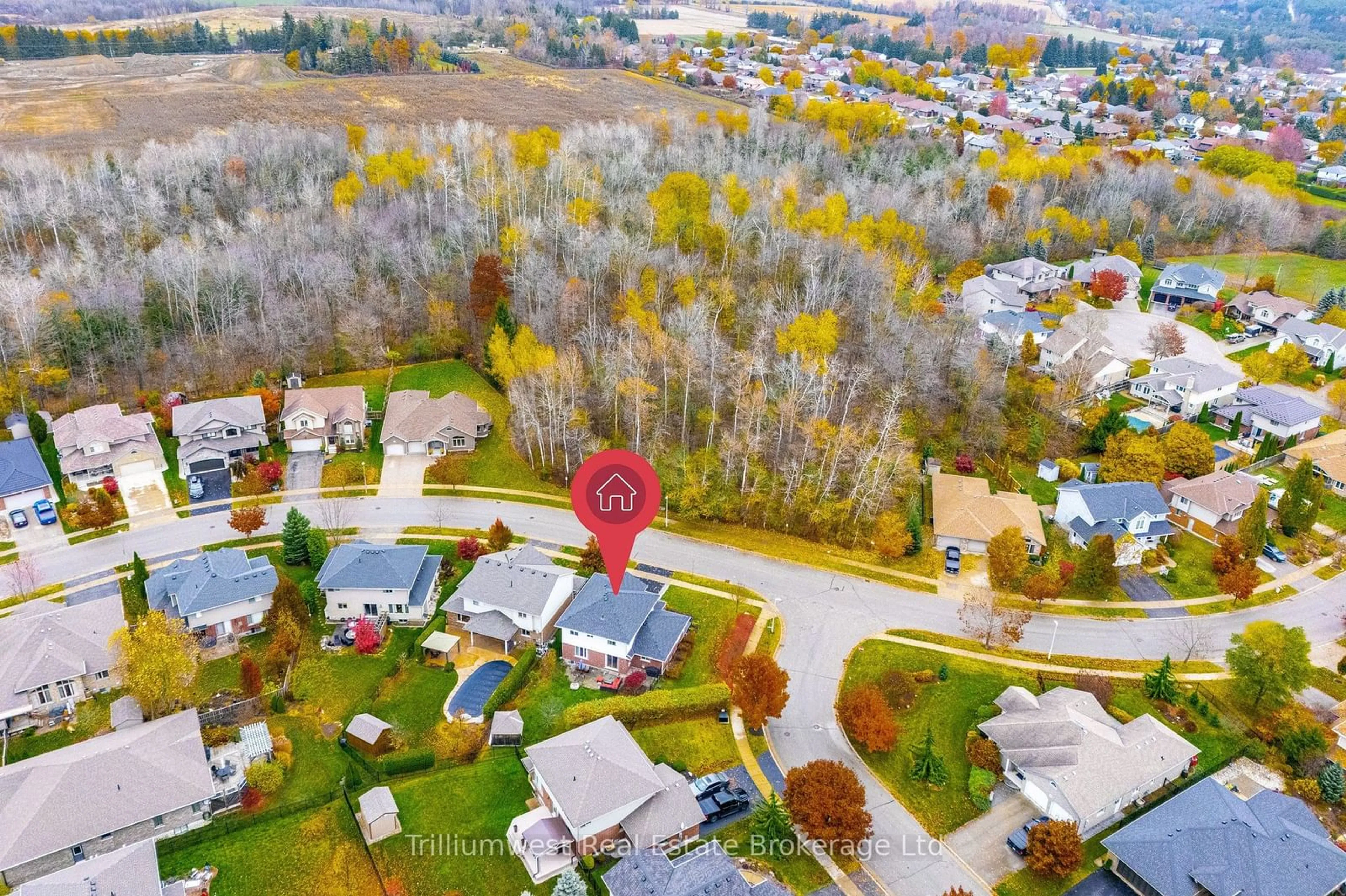 A pic from outside/outdoor area/front of a property/back of a property/a pic from drone, unknown for 124 Keating Dr, Centre Wellington Ontario N0B 1S0