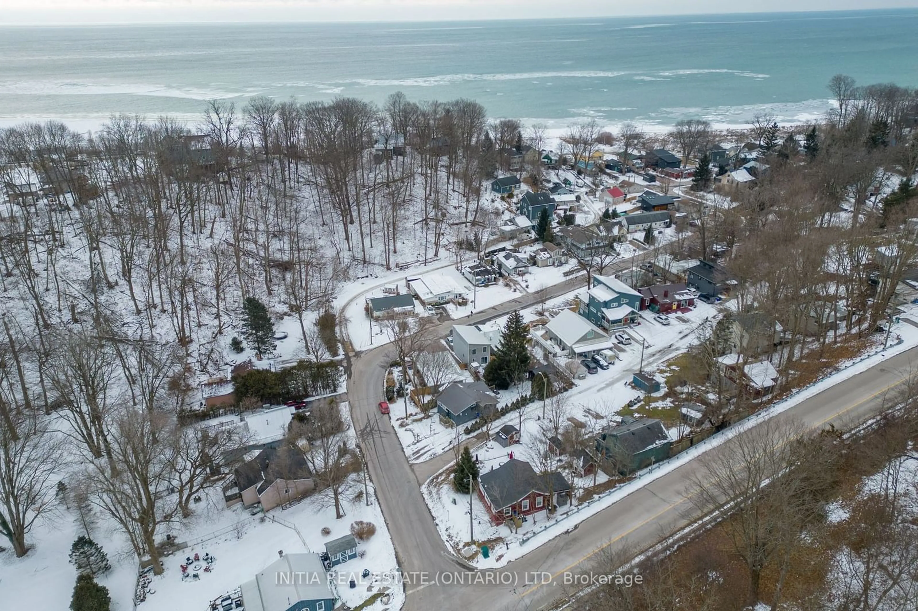 A pic from outside/outdoor area/front of a property/back of a property/a pic from drone, unknown for 193 River Rd, Central Elgin Ontario N5L 1G5