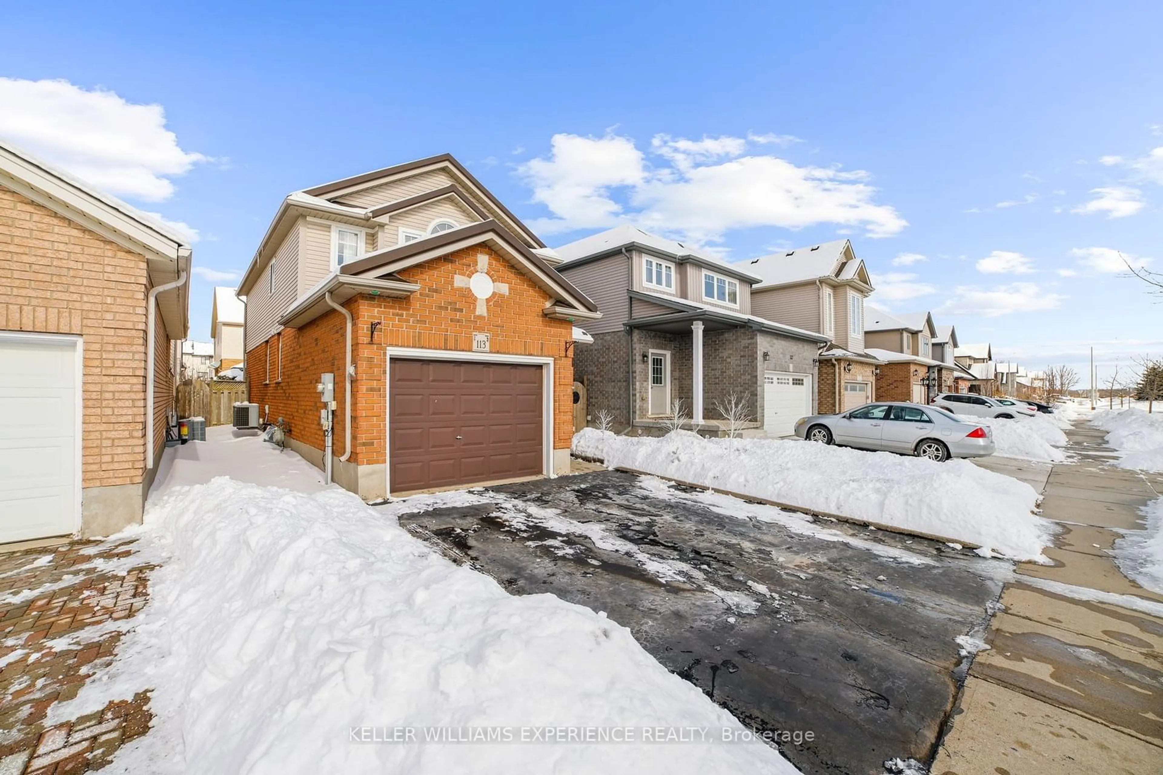 A pic from outside/outdoor area/front of a property/back of a property/a pic from drone, street for 113 Green Gate Blvd, Cambridge Ontario N1T 2E2