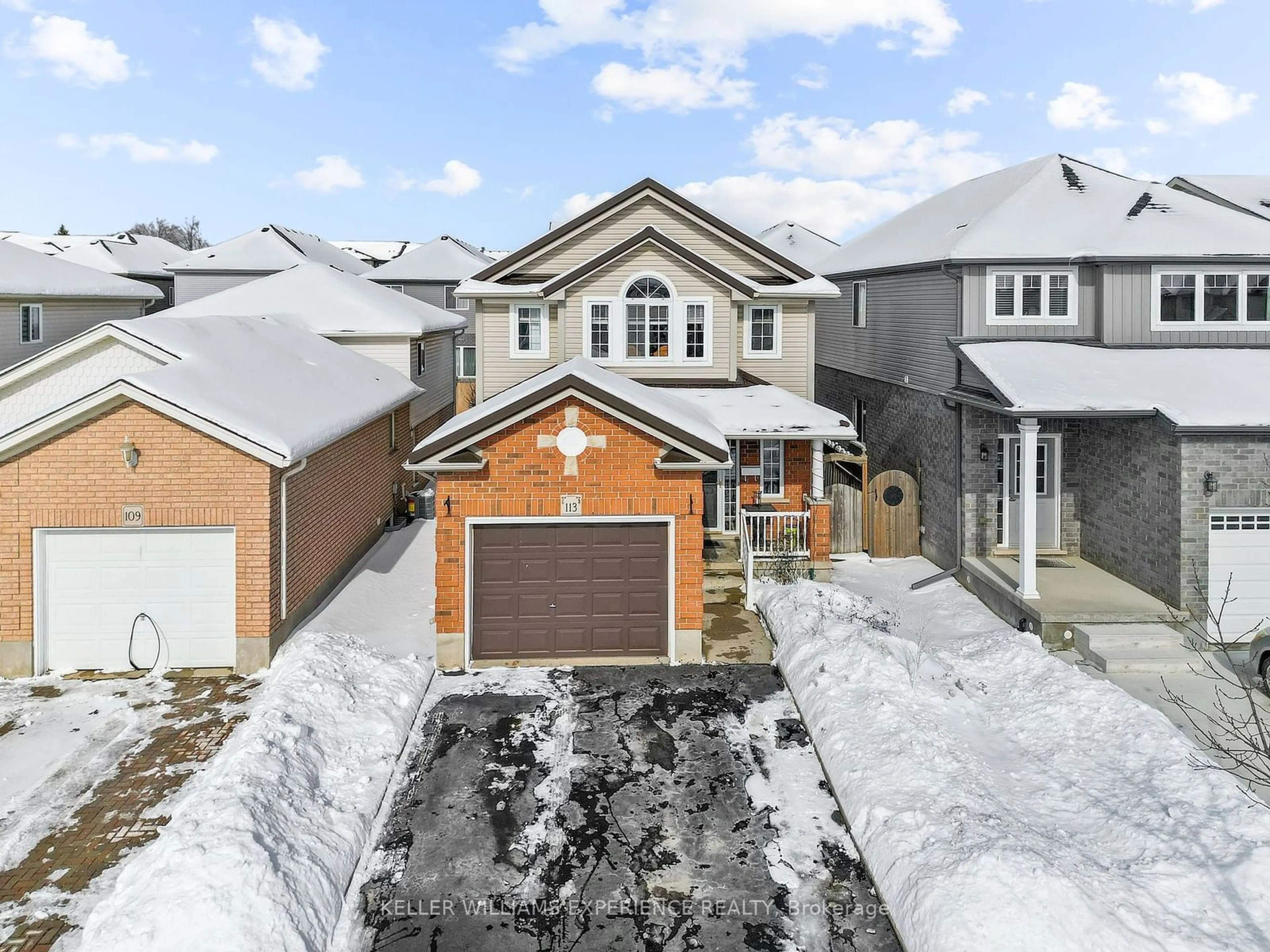 A pic from outside/outdoor area/front of a property/back of a property/a pic from drone, street for 113 Green Gate Blvd, Cambridge Ontario N1T 2E2