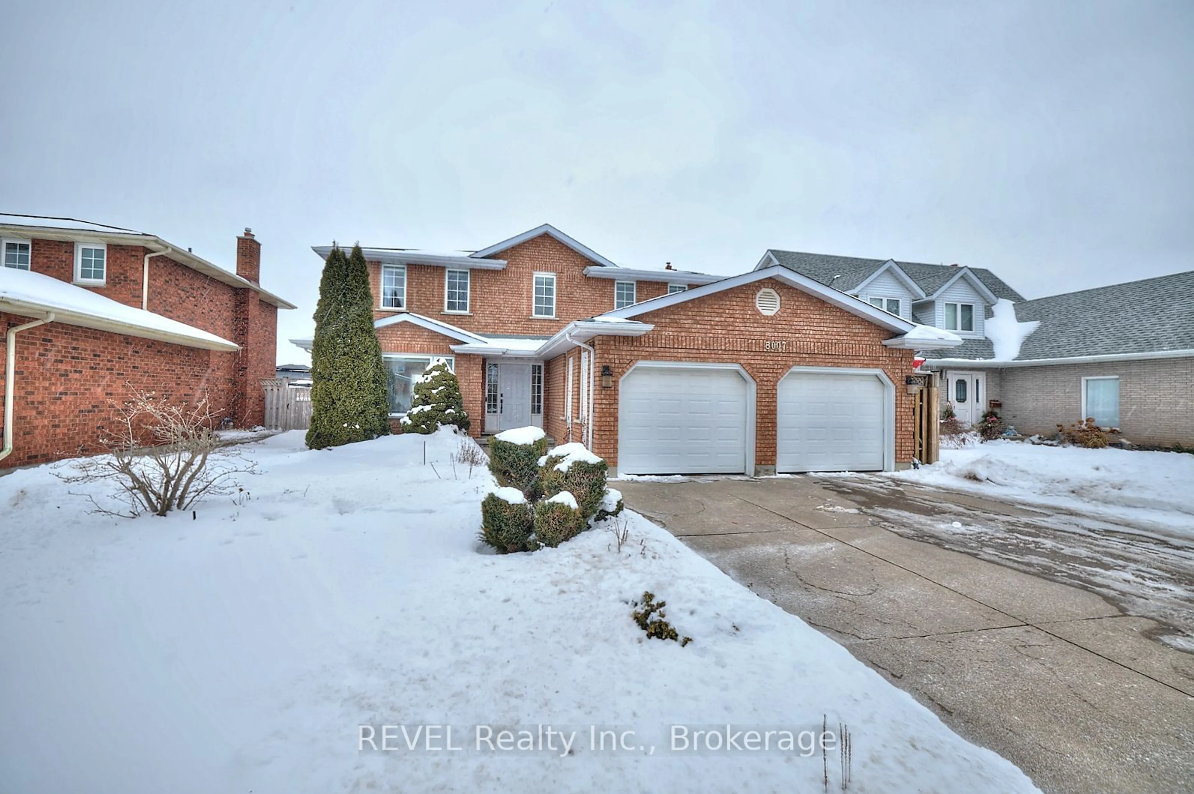 Unknown for 8007 Oakridge Dr, Niagara Falls Ontario L2H 2W1