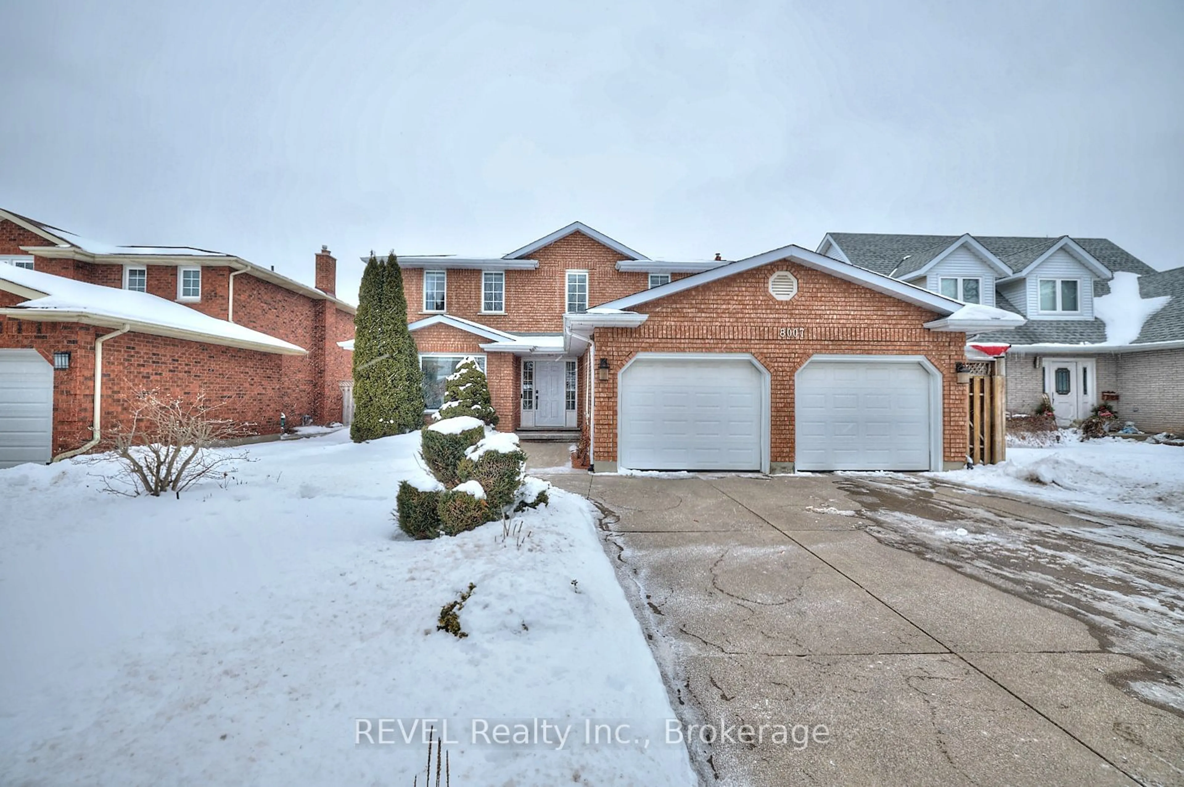 Home with brick exterior material, street for 8007 Oakridge Dr, Niagara Falls Ontario L2H 2W1