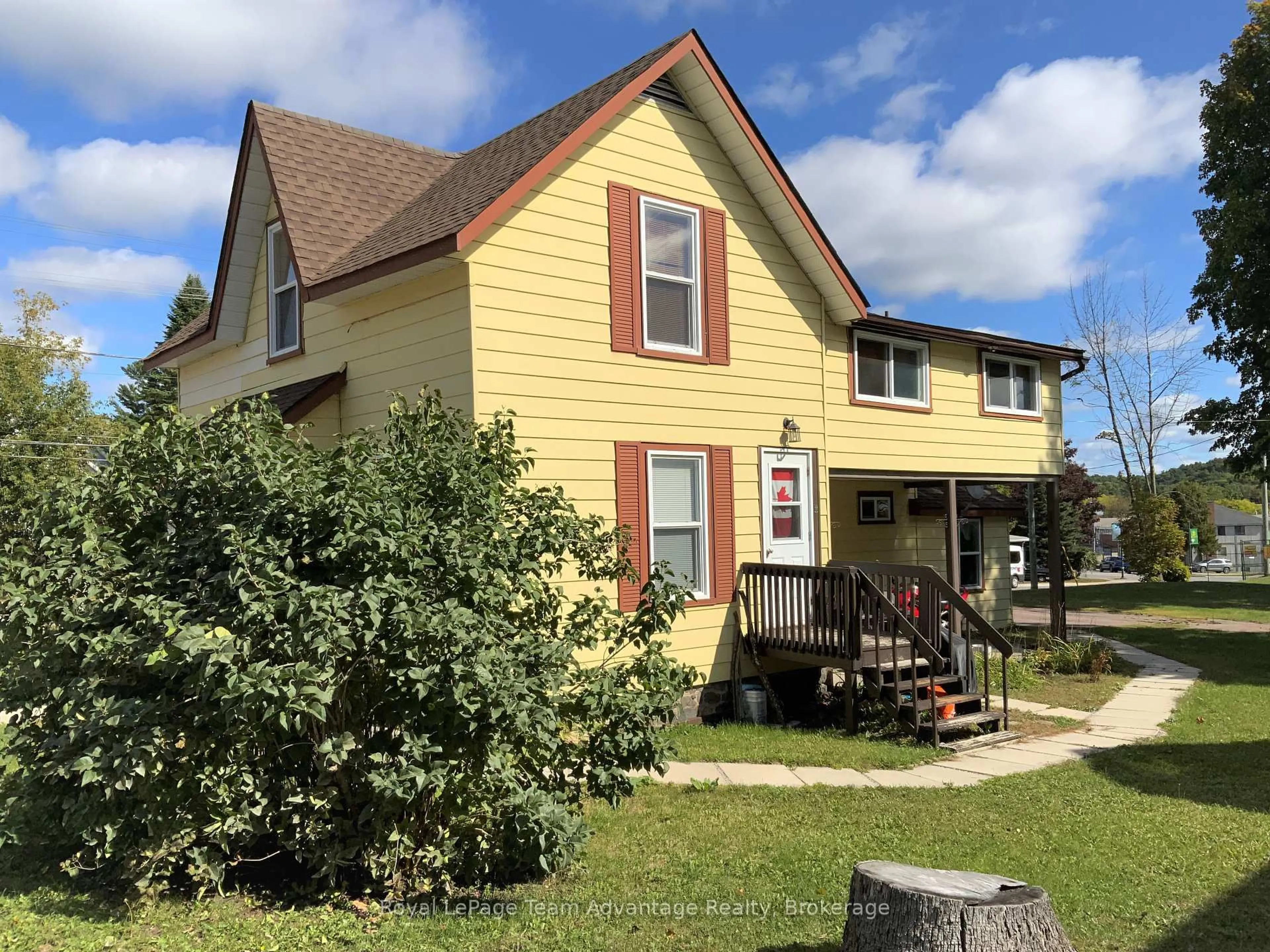 Home with vinyl exterior material, street for 73 Gibson St, Parry Sound Ontario P2A 1X2