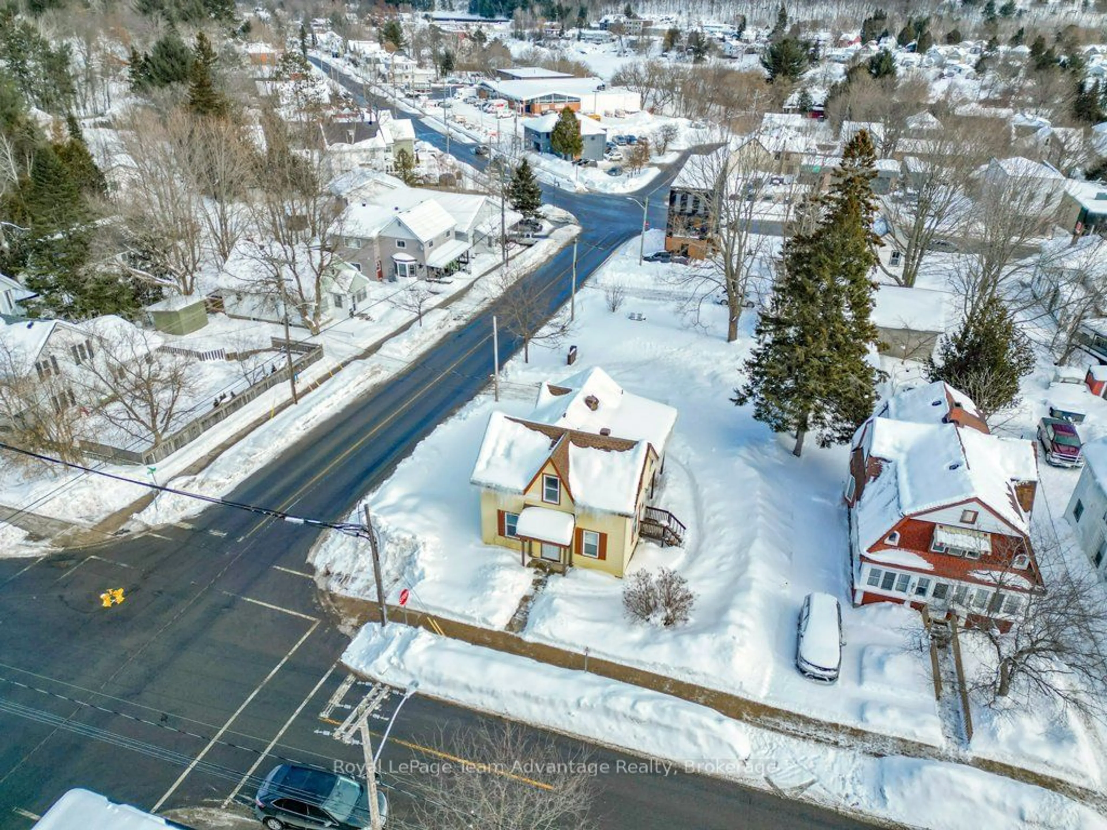 A pic from outside/outdoor area/front of a property/back of a property/a pic from drone, street for 73 Gibson St, Parry Sound Ontario P2A 1X2