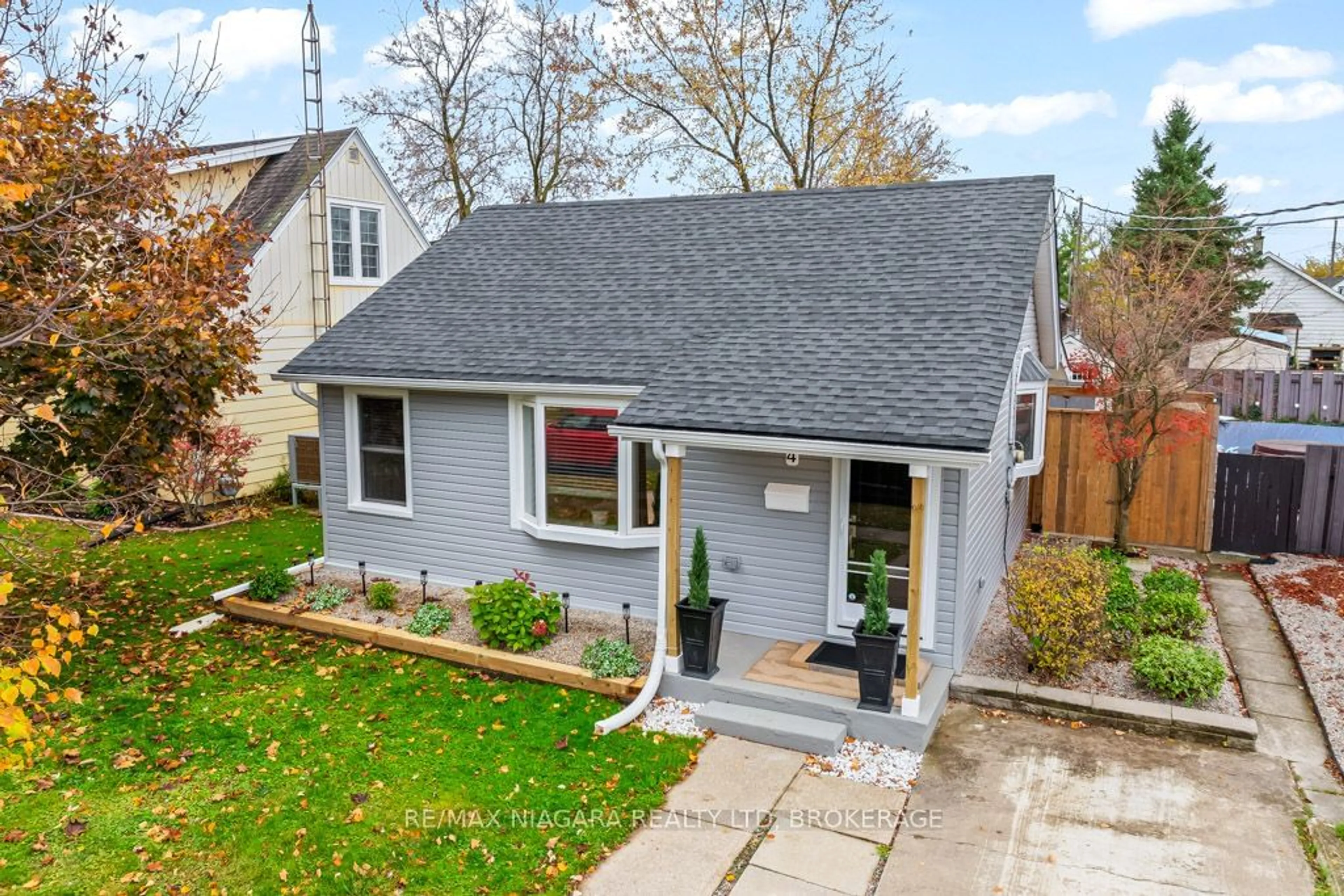 A pic from outside/outdoor area/front of a property/back of a property/a pic from drone, street for 4 Beverly St, St. Catharines Ontario L2P 2K1