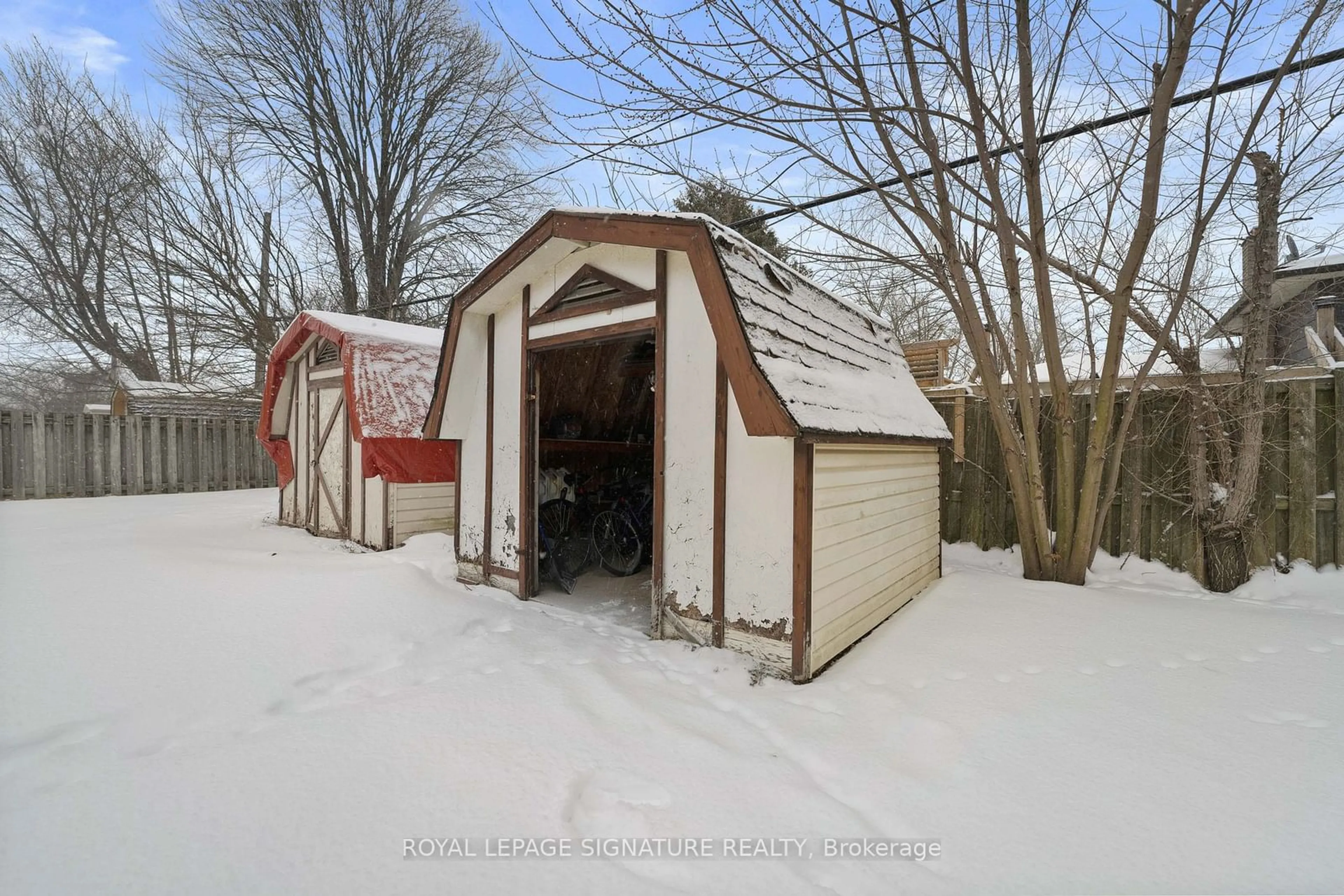 Shed for 550 First Ave, Welland Ontario L3C 1Z3