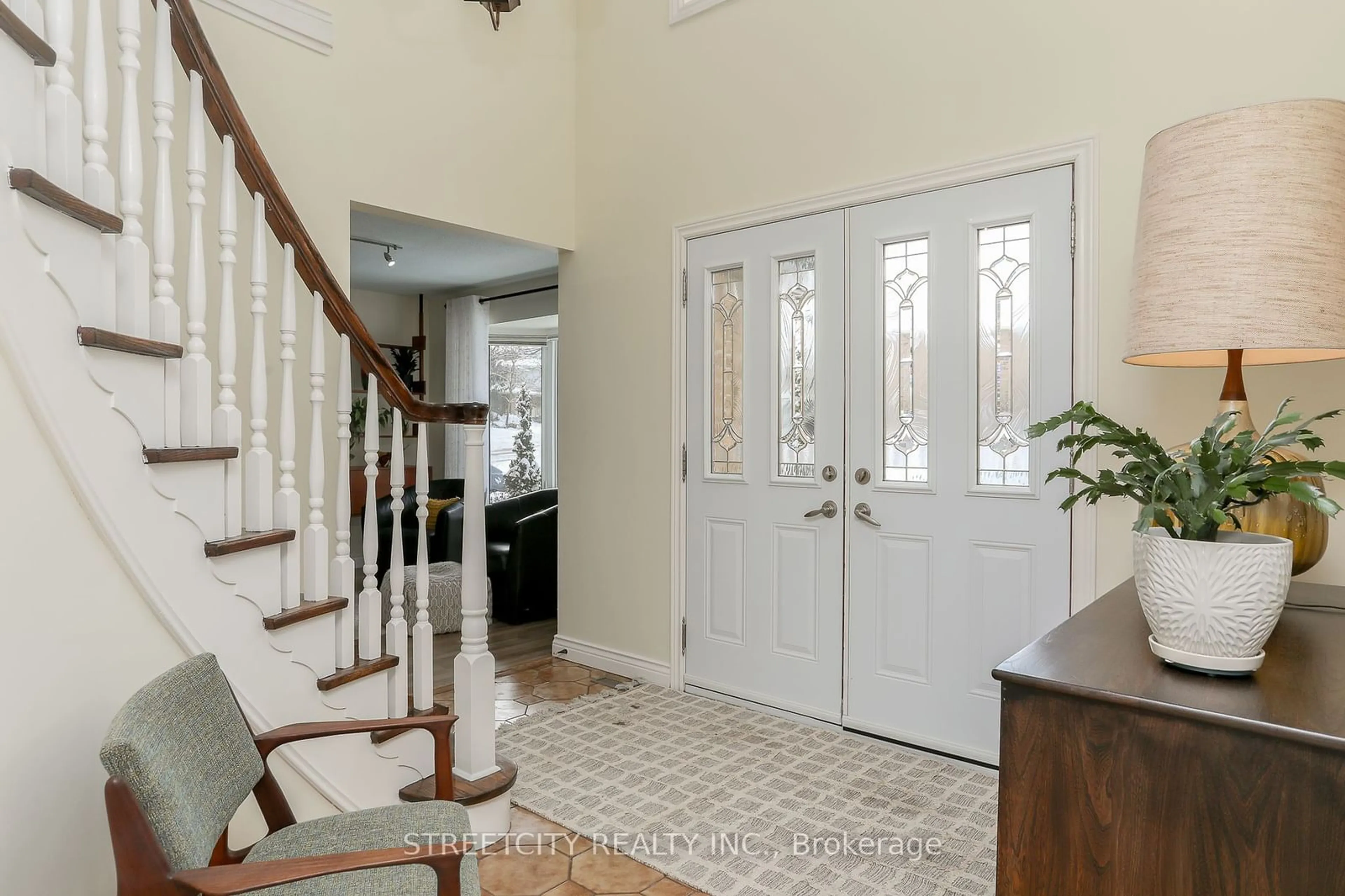 Indoor entryway for 6 Parks Edge Cres, London Ontario N6K 3P6