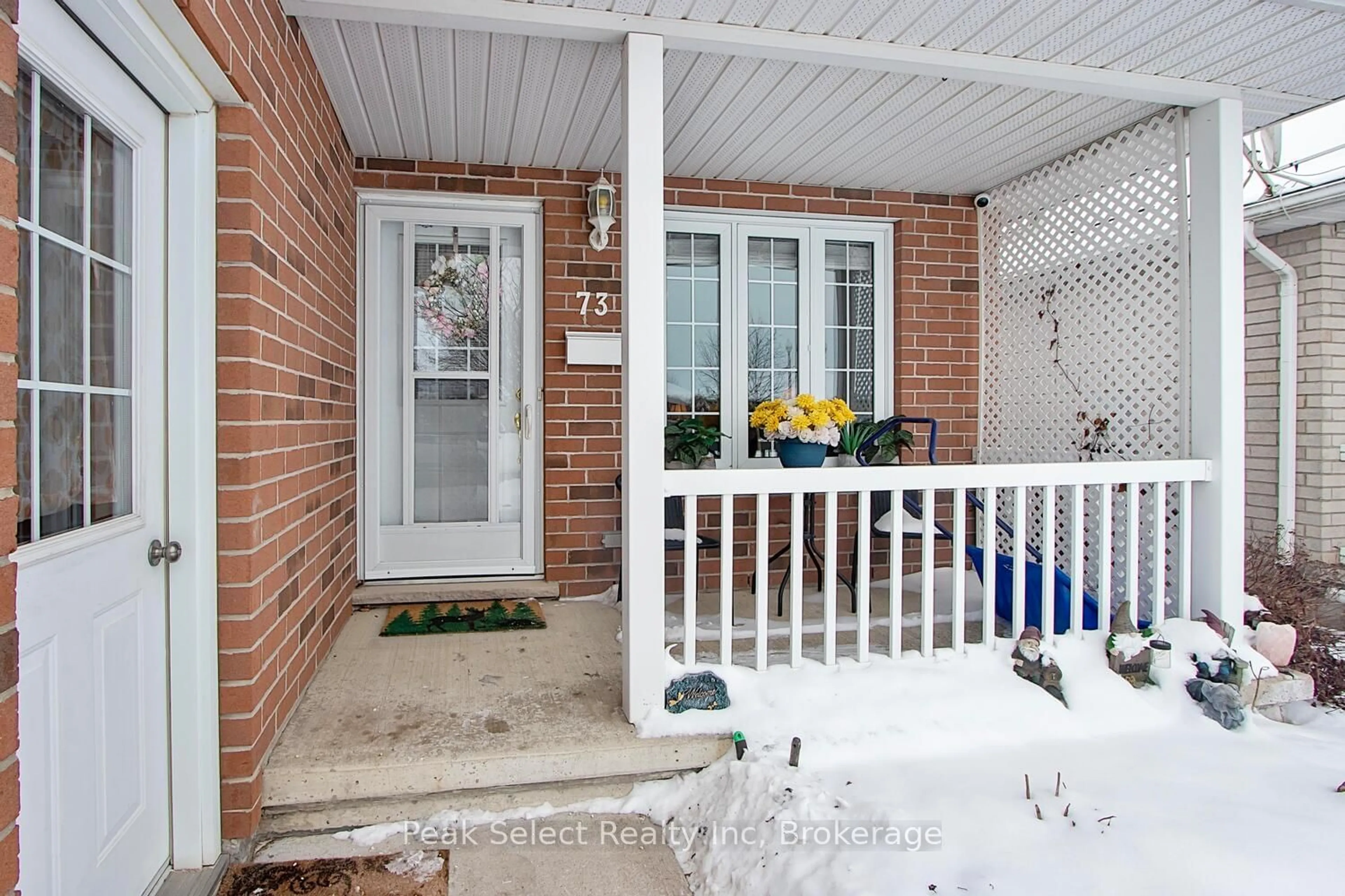 Indoor entryway for 73 Ann St, St. Marys Ontario N4X 1C8