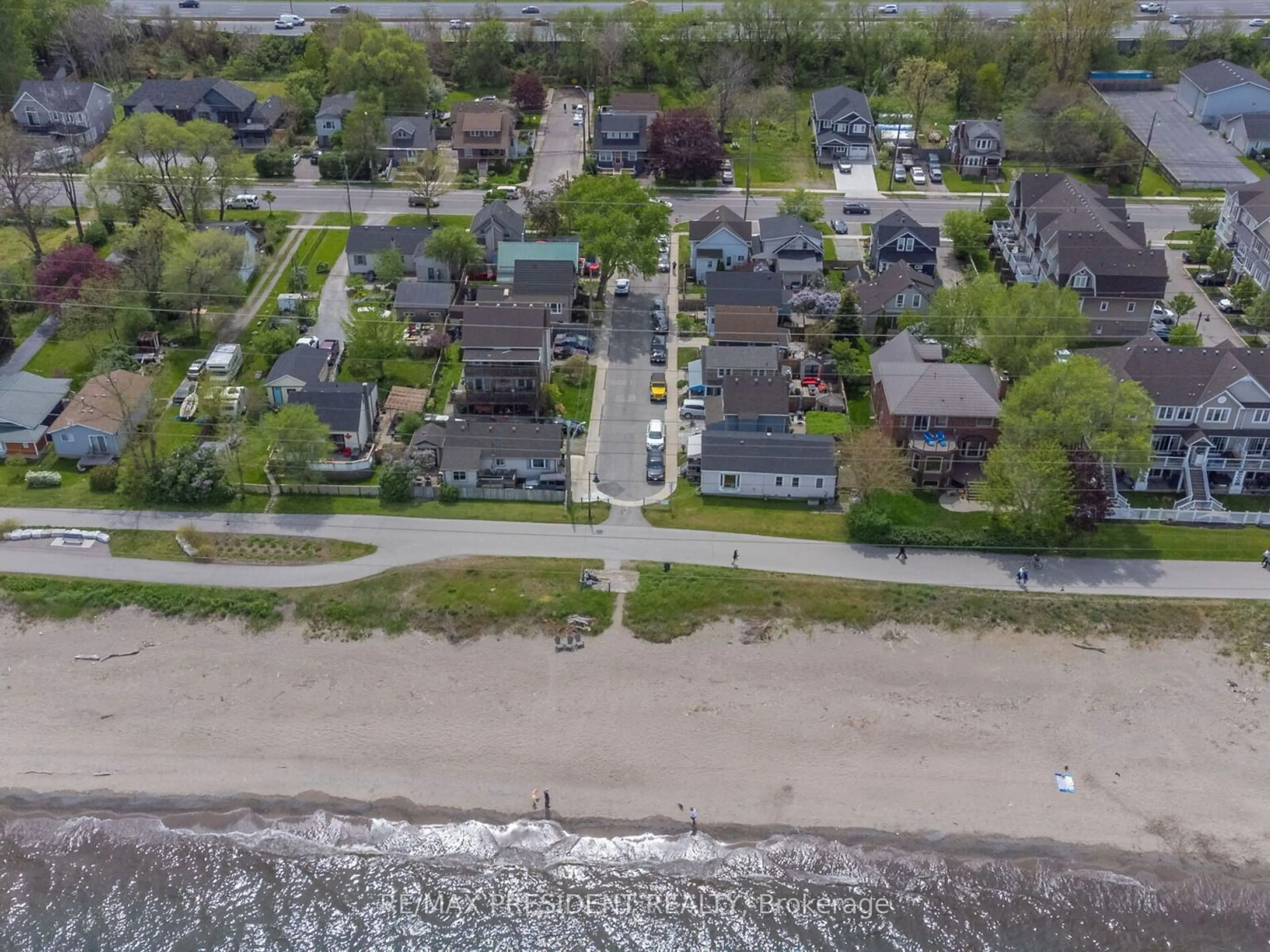 A pic from outside/outdoor area/front of a property/back of a property/a pic from drone, street for 1 Mareve Ave, Hamilton Ontario L8H 7A7