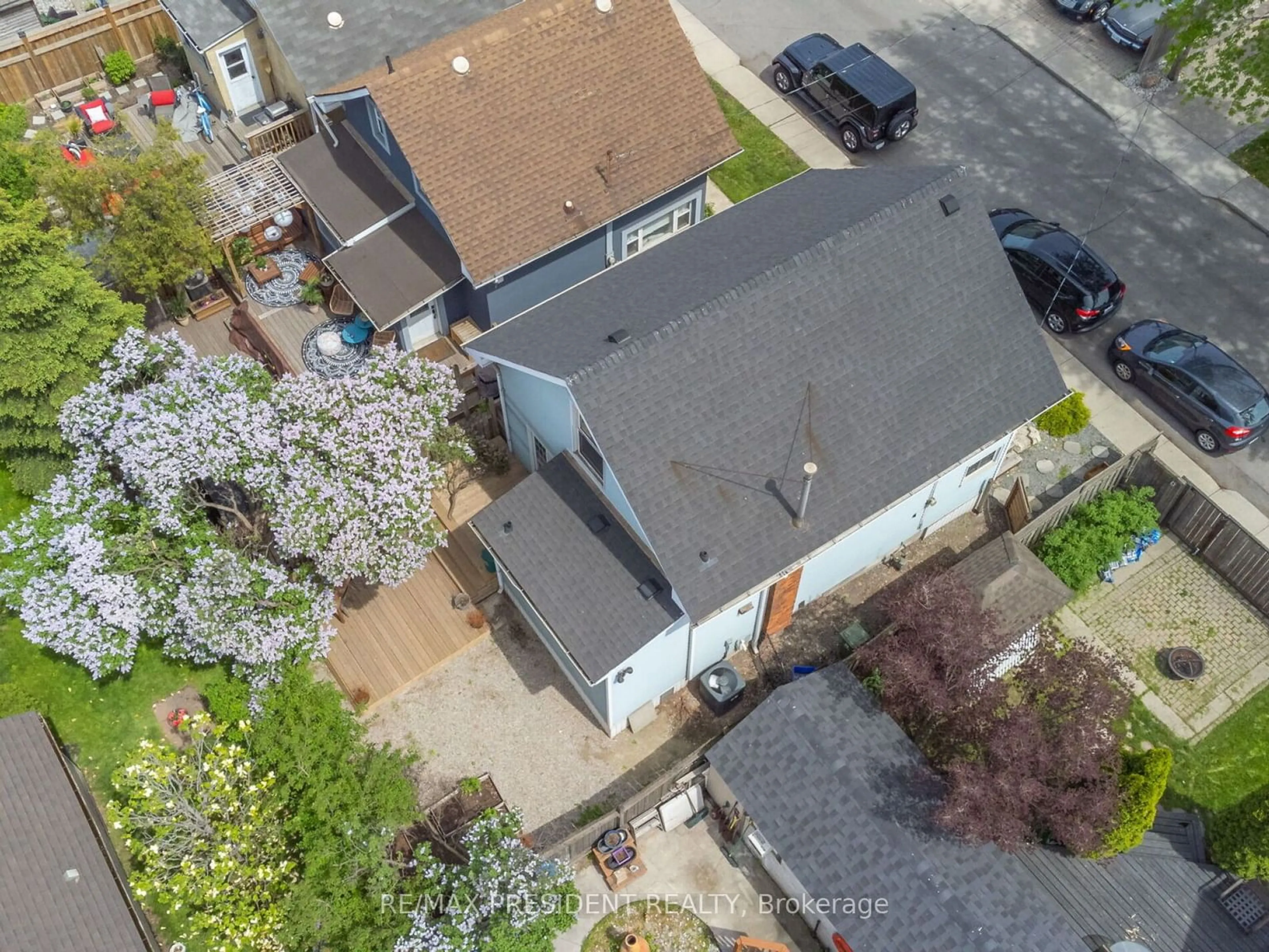 A pic from outside/outdoor area/front of a property/back of a property/a pic from drone, street for 1 Mareve Ave, Hamilton Ontario L8H 7A7