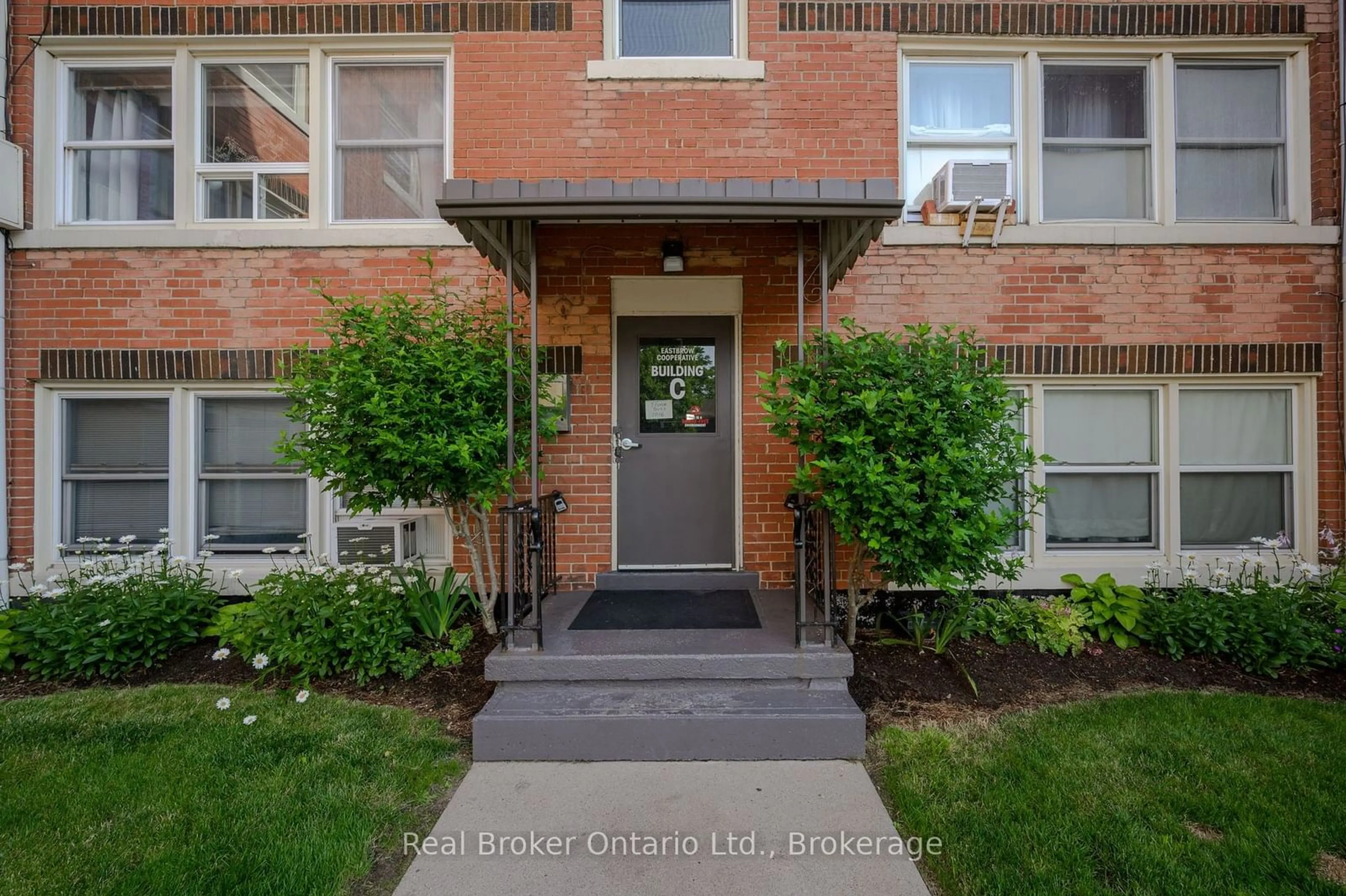 Indoor entryway for 5 East 36th St #205C, Hamilton Ontario L8V 3Y6