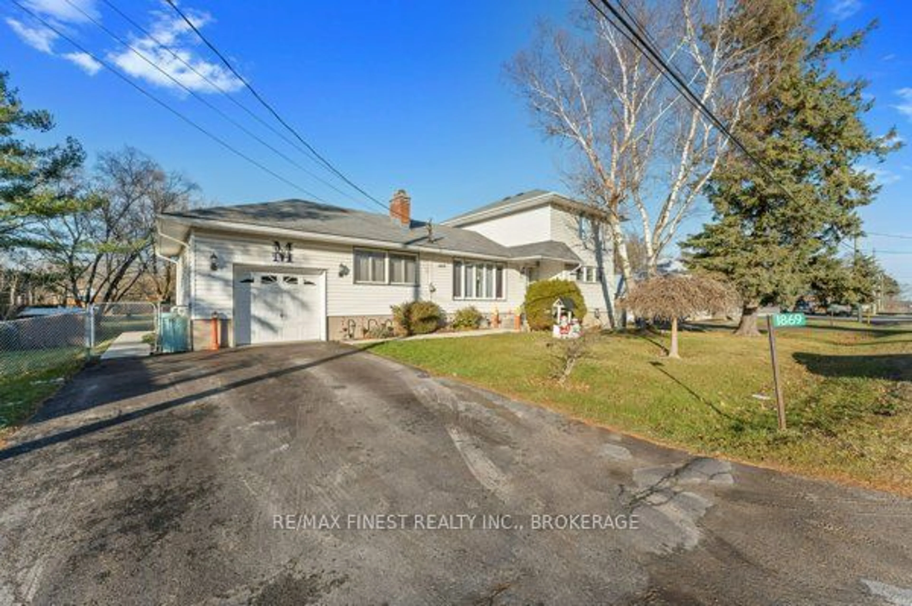 A pic from outside/outdoor area/front of a property/back of a property/a pic from drone, street for 1869 Sydenham Rd, Kingston Ontario K7L 4V4