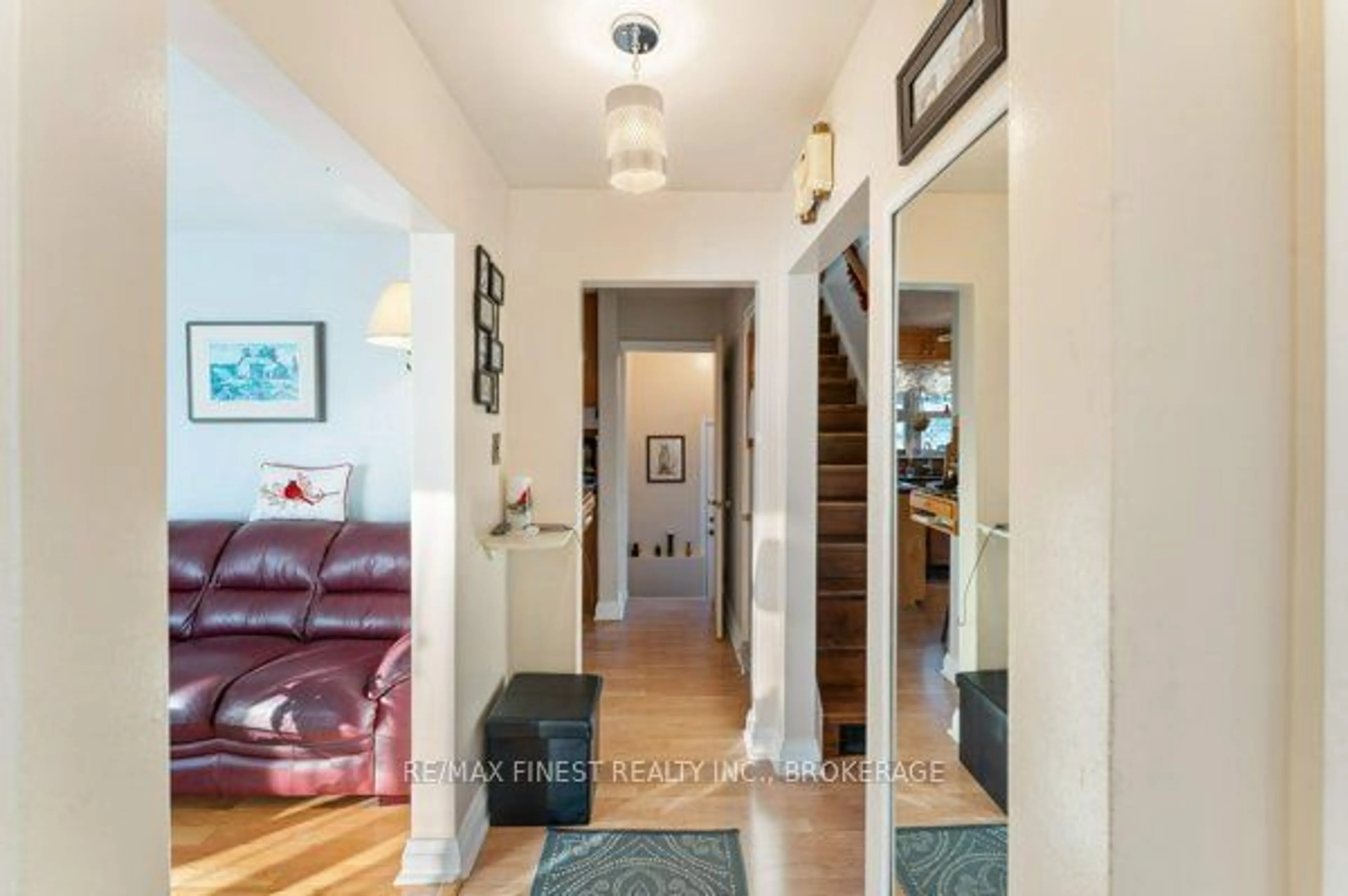 Indoor entryway for 1869 Sydenham Rd, Kingston Ontario K7L 4V4