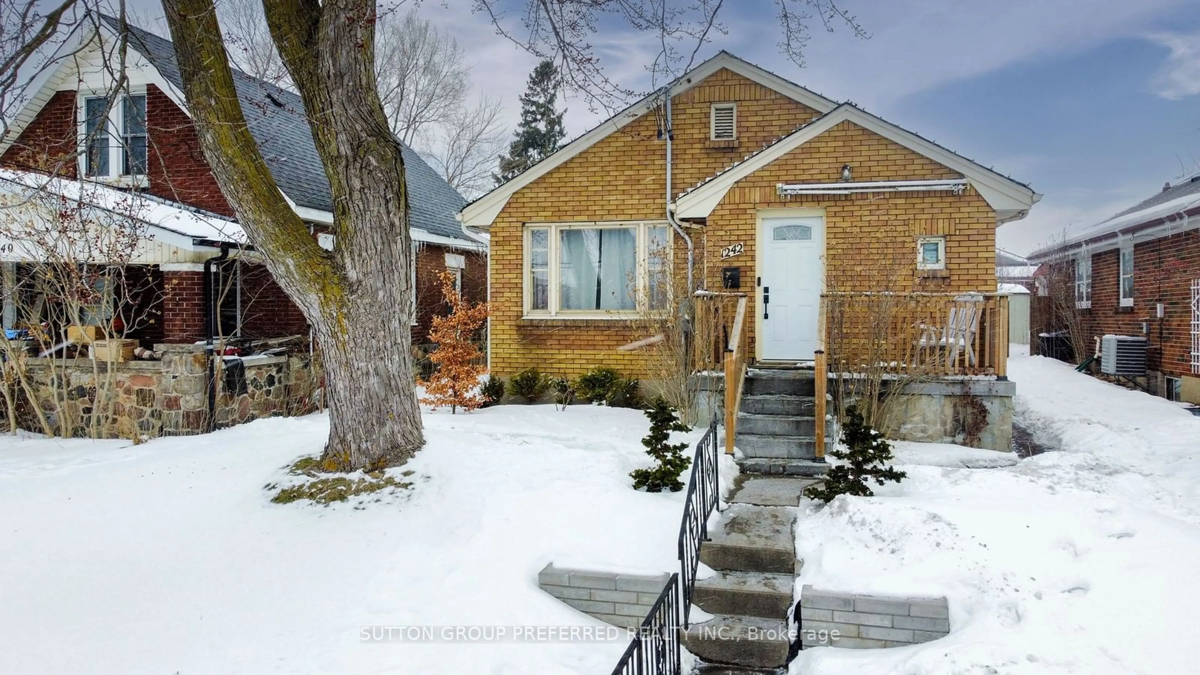 Home with brick exterior material, street for 1242 Dundas St, London Ontario N5W 3B2