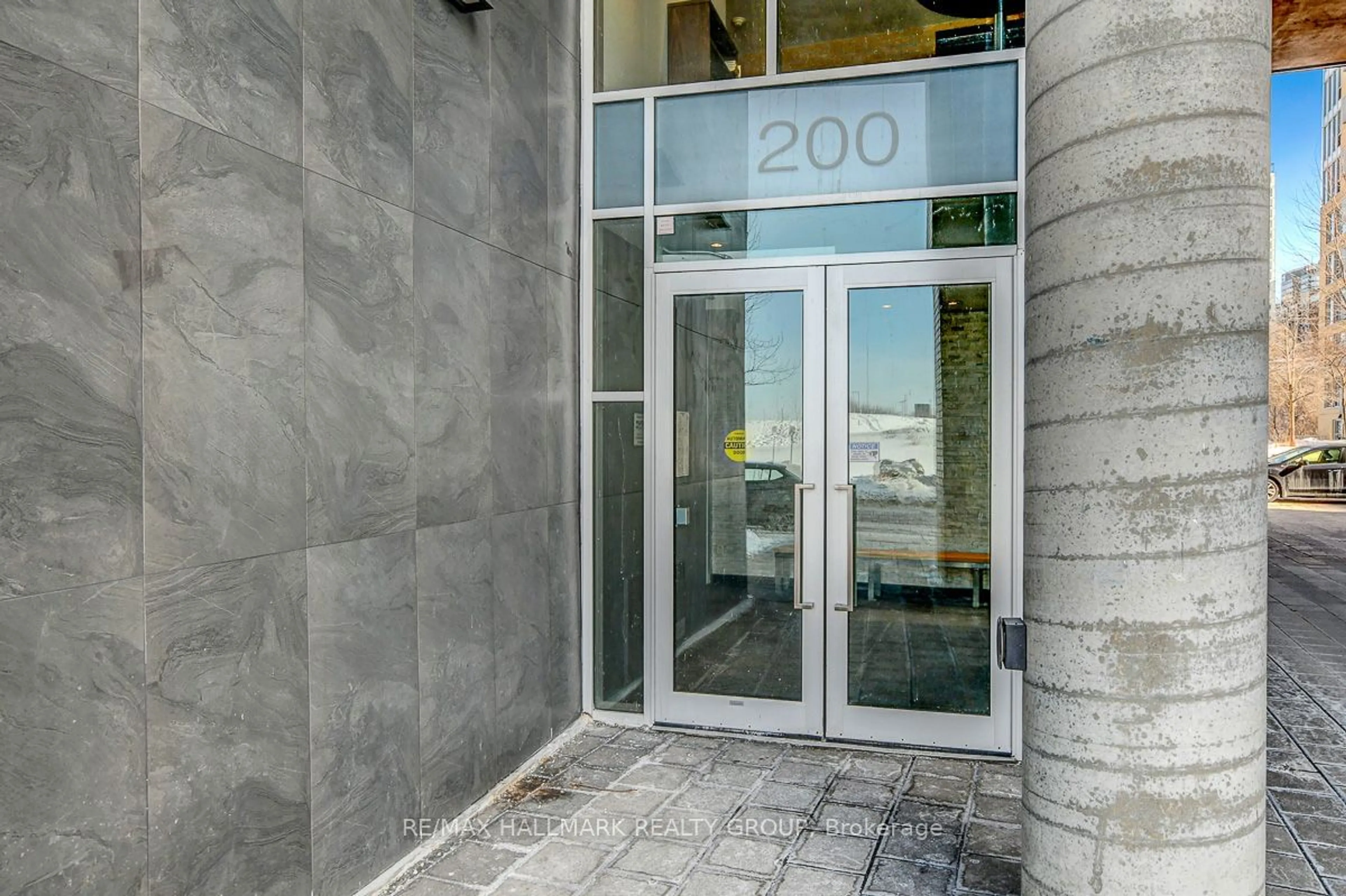 Indoor foyer for 200 Lett St #305, West Centre Town Ontario K1R 0A7