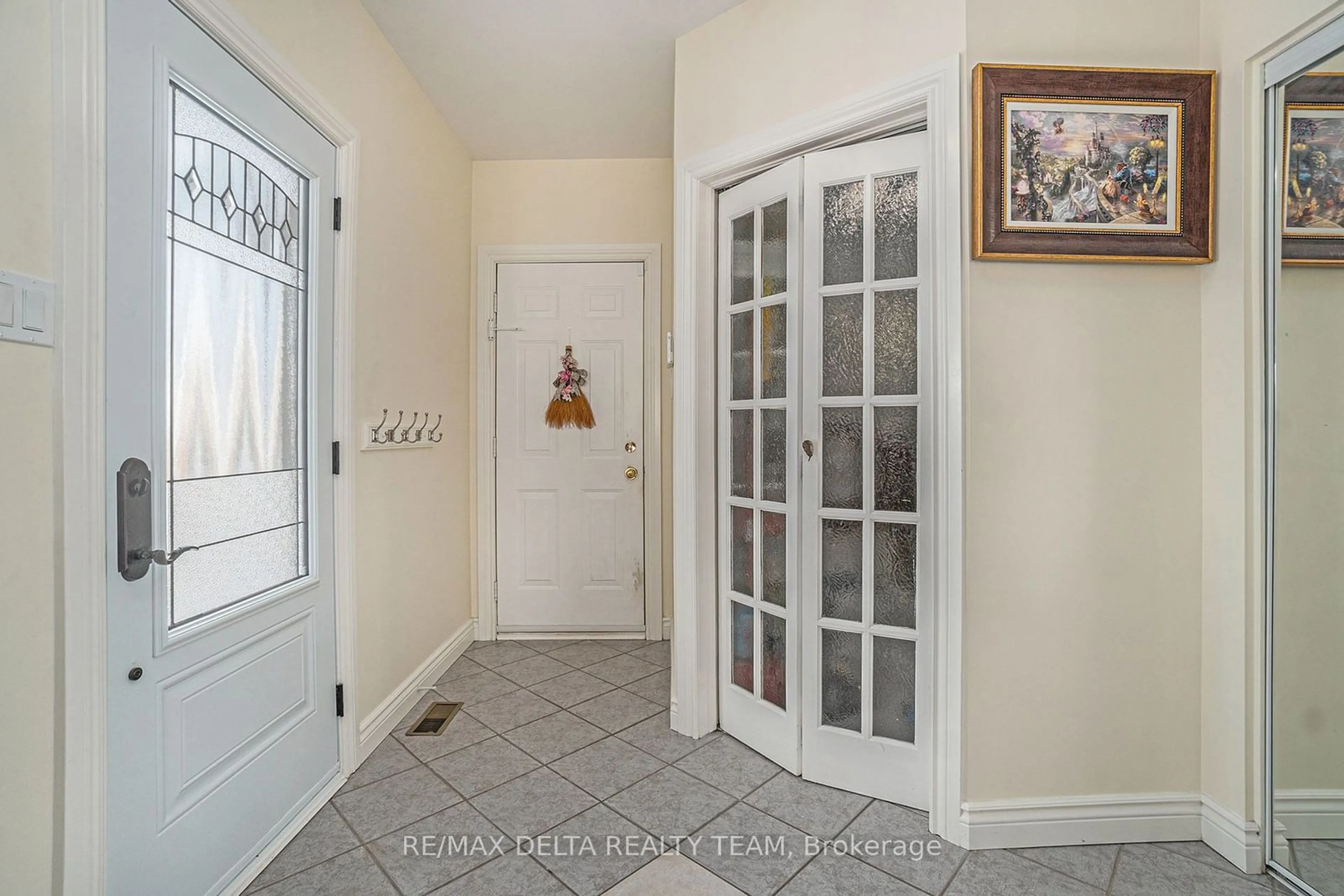 Indoor entryway for 1525 Senateurs Way, Orleans - Cumberland and Area Ontario K4A 4A3