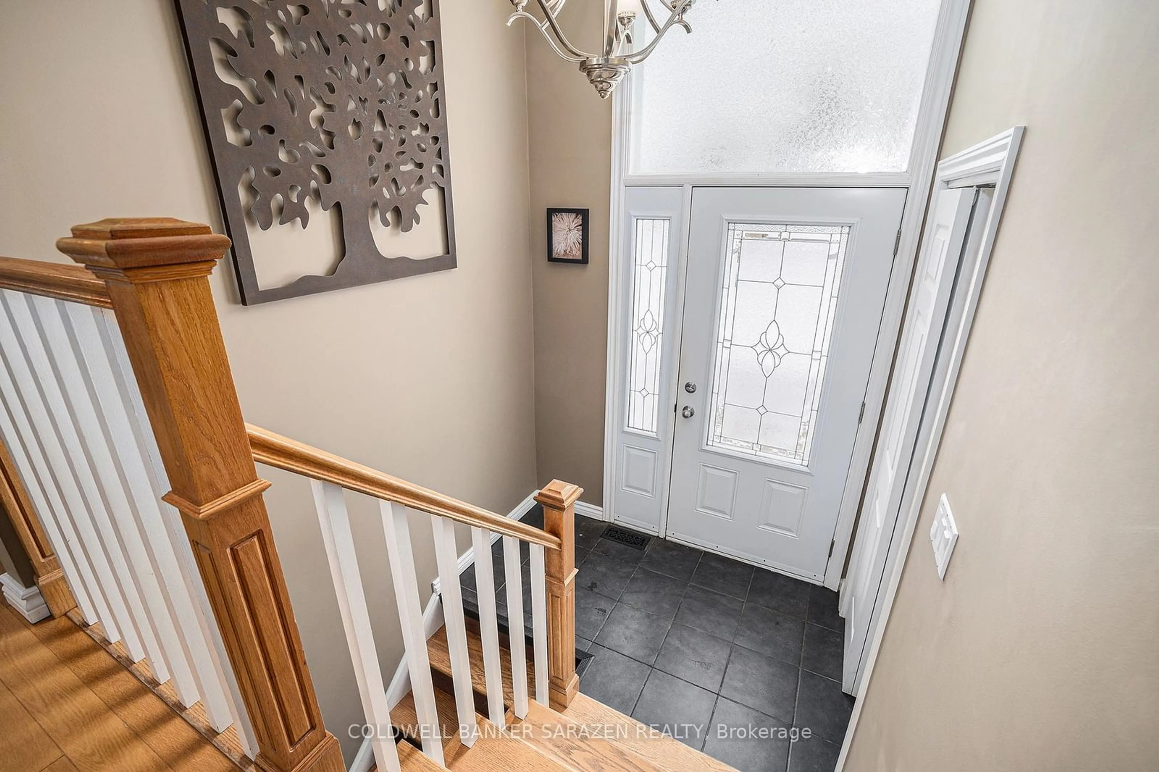 Indoor entryway for 1059 Flynn Ave, Carp - Dunrobin - Huntley - Fitzroy and Area Ontario K7S 3G7