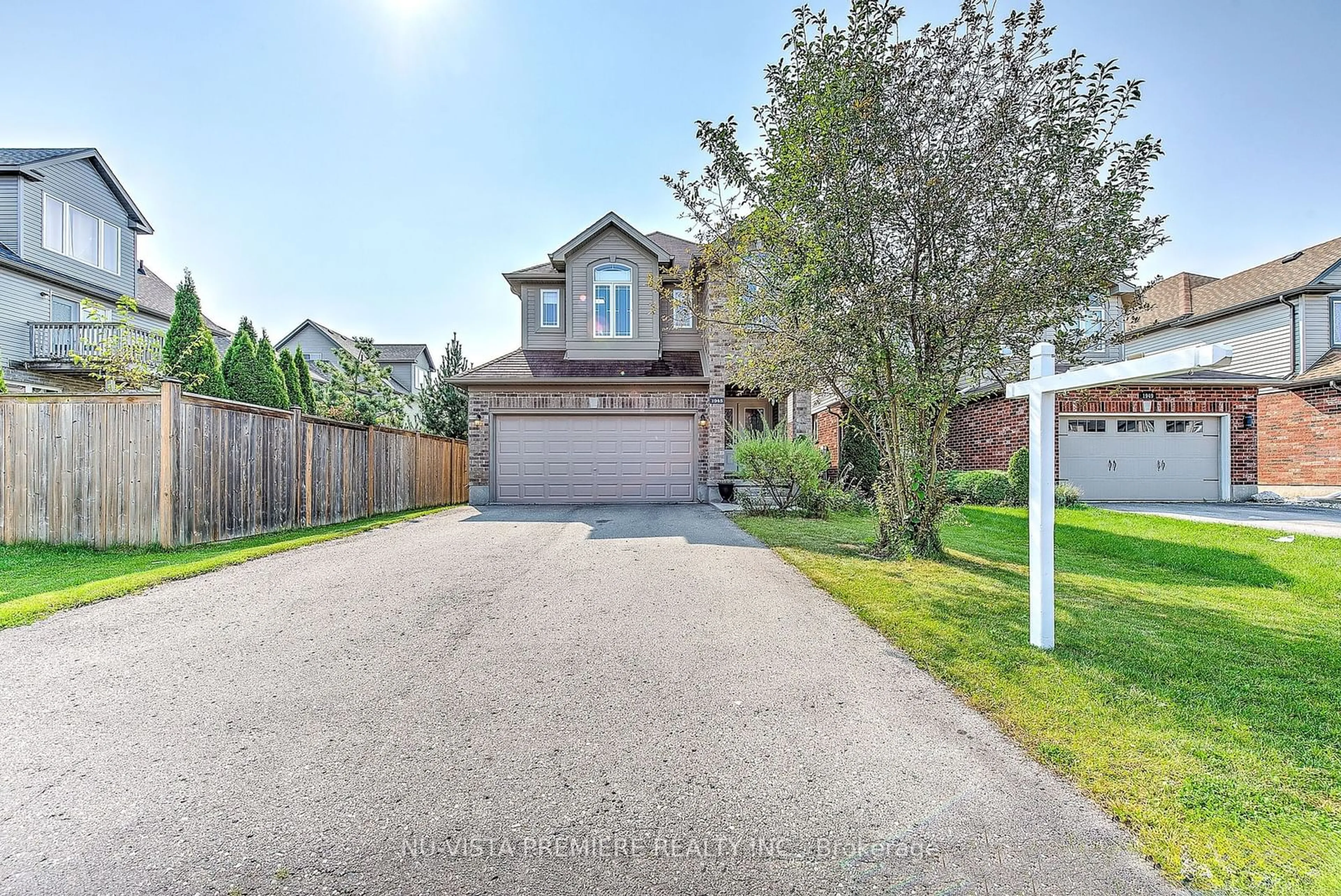 A pic from outside/outdoor area/front of a property/back of a property/a pic from drone, street for 1945 Foxwood Ave, London Ontario N6G 0C5