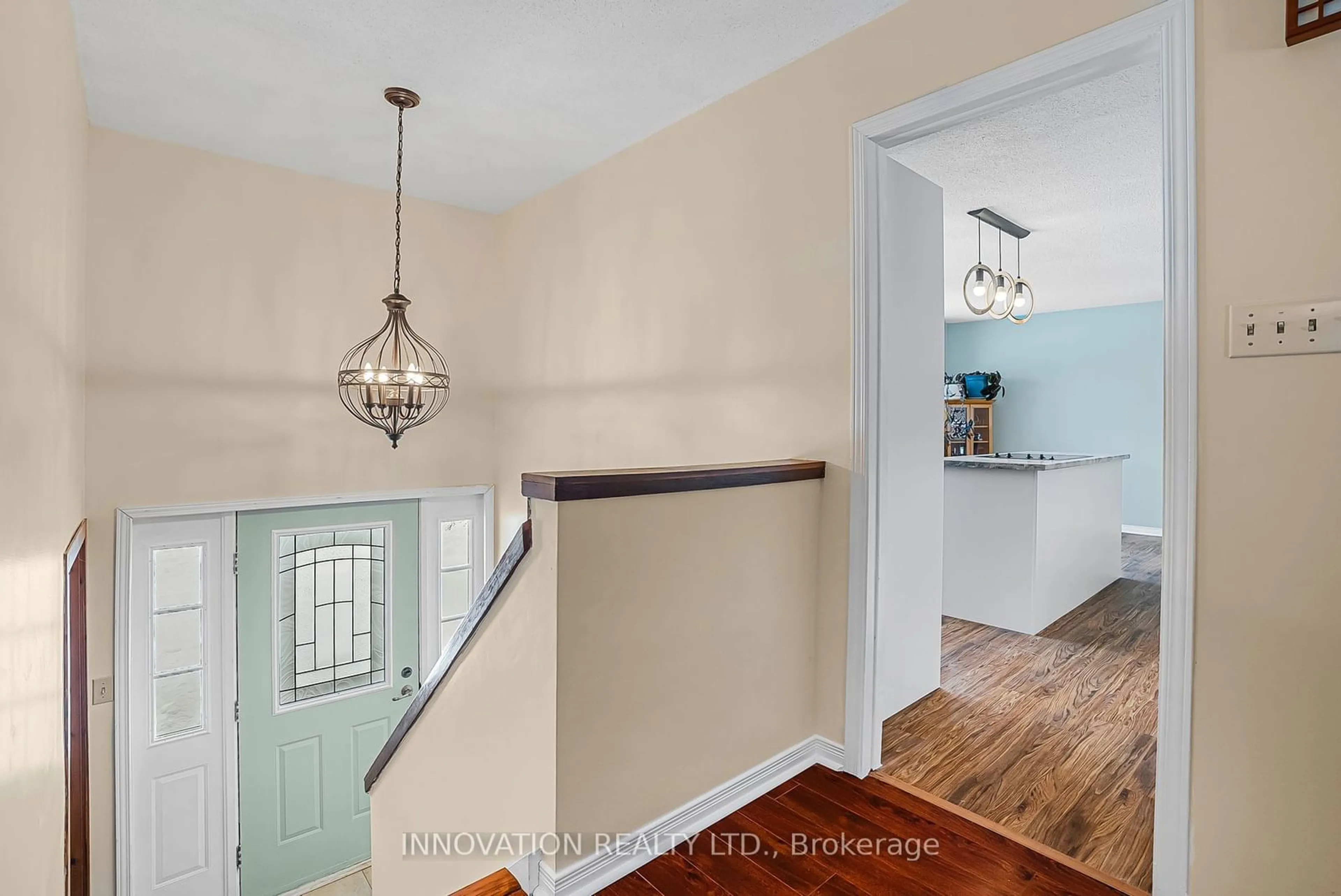 Indoor entryway for 5662 Ferdinand St, Greely - Metcalfe - Osgoode - Vernon and Area Ontario K0A 2W0