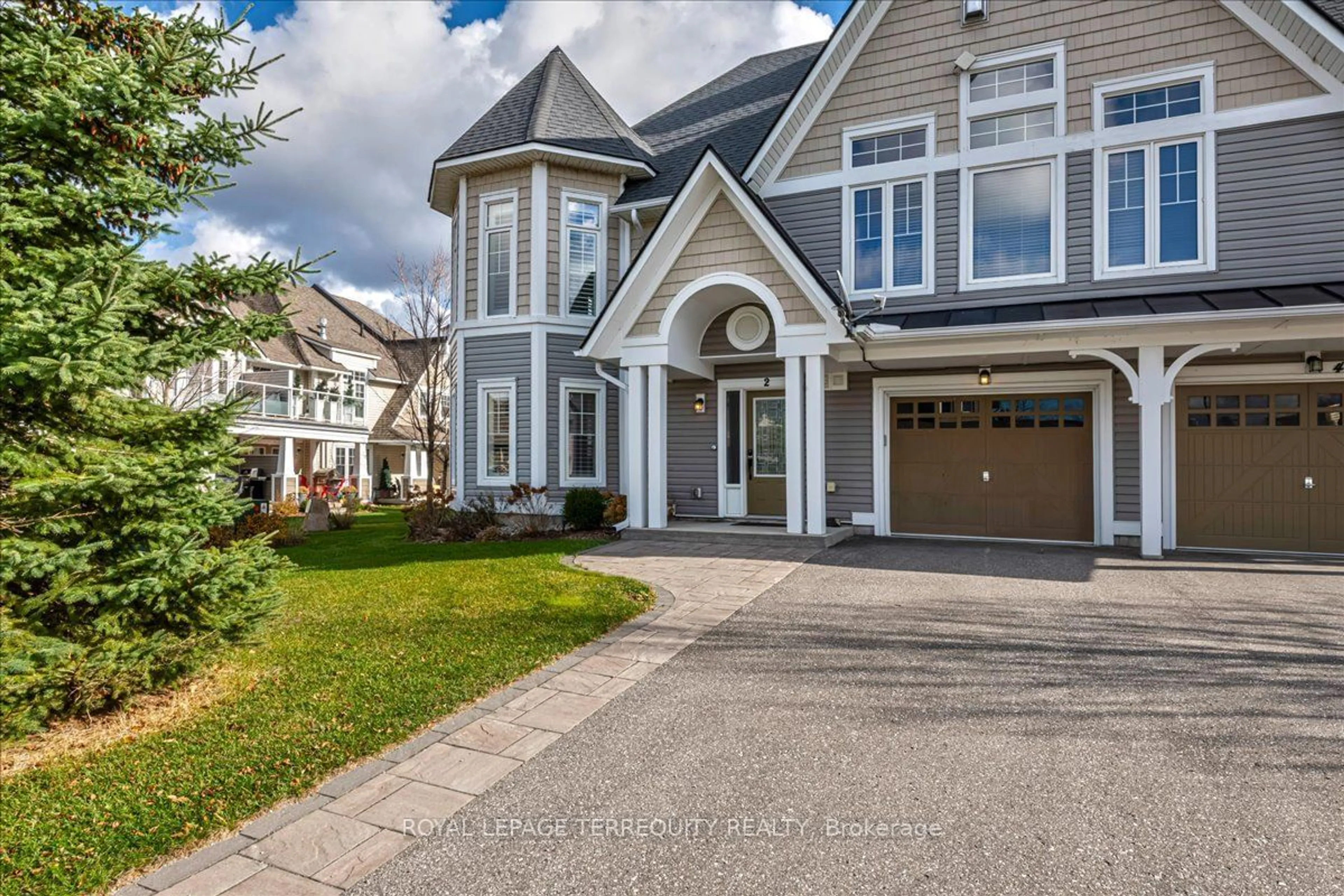 Home with vinyl exterior material, street for 2 Carnoustie Lane, Georgian Bay Ontario L0K 1S0