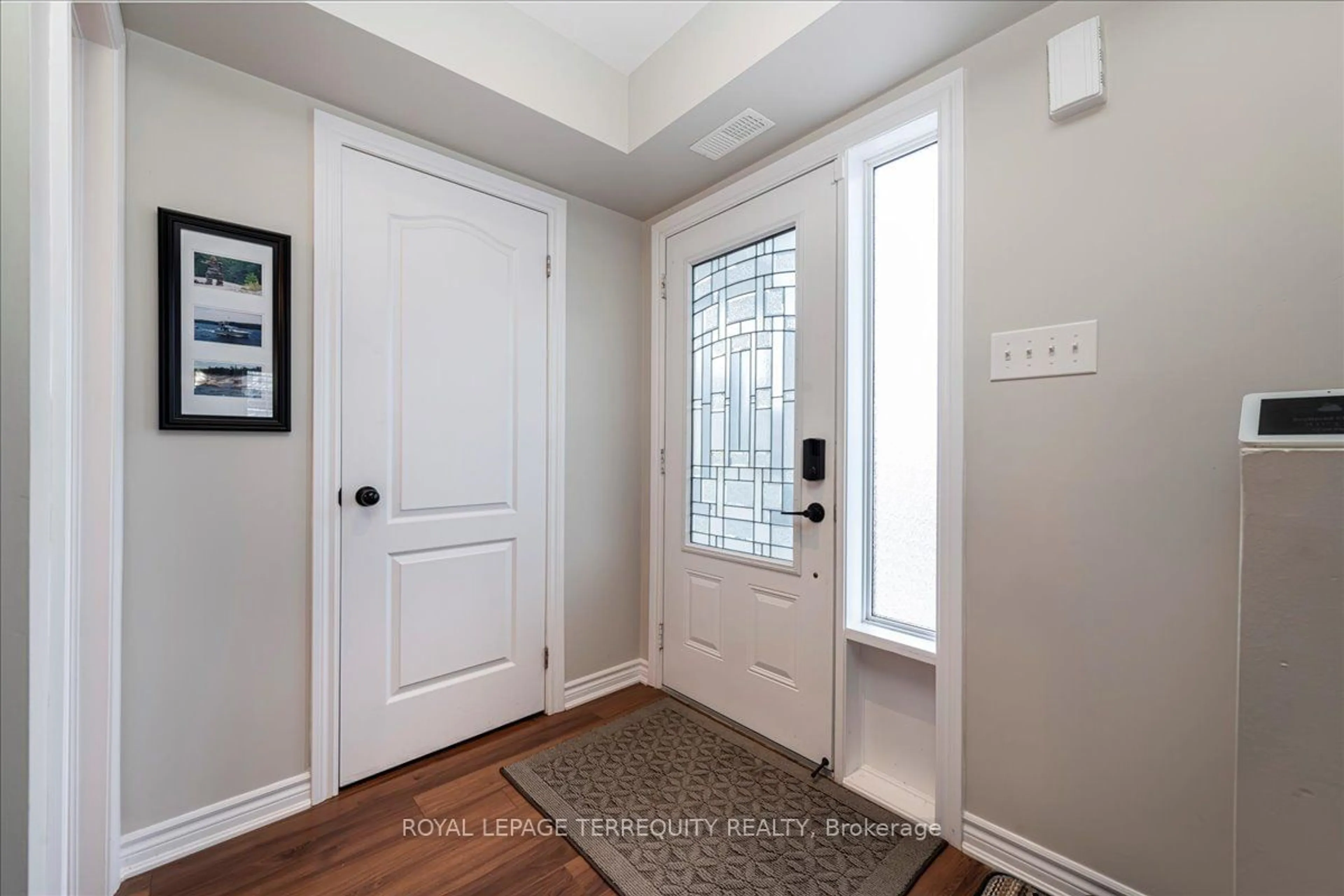 Indoor entryway for 2 Carnoustie Lane, Georgian Bay Ontario L0K 1S0