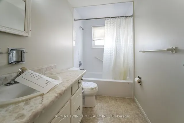 Additional property image - 122 FOREST GLEN Cres