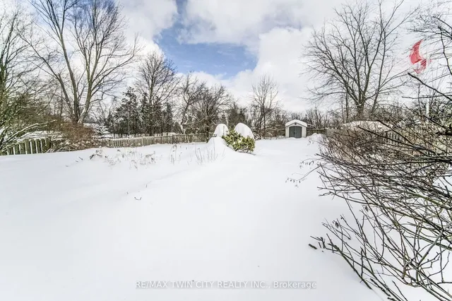 Additional property image - 122 FOREST GLEN Cres